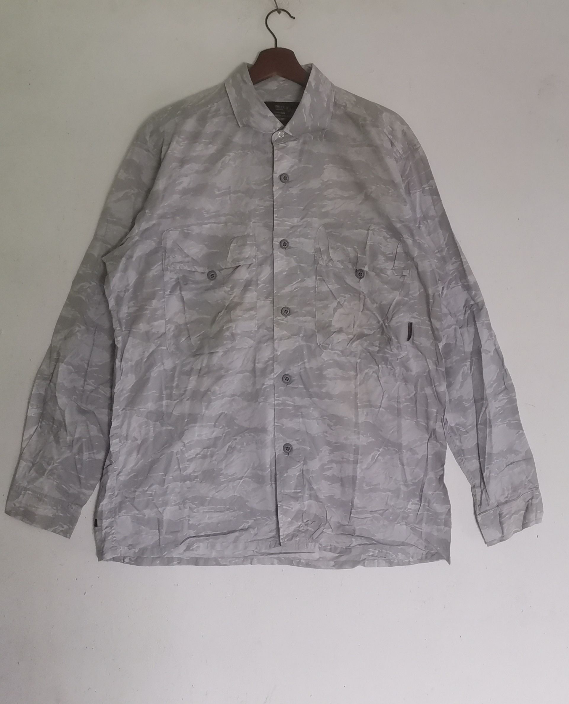 Hysteric Glamour Rare Hysteric Glamour camouflage shirt buttons ups Size US L / EU 52-54 / 3 - 1 Thumbnail