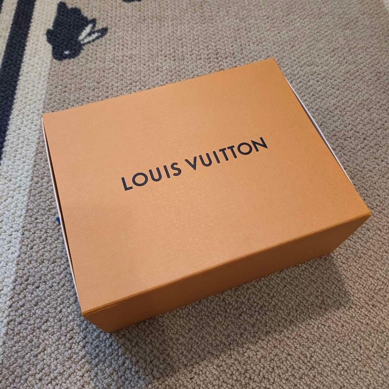 Louis Vuitton Louis Vuitton Trainer White Leather Fashion Sneakers -2508 Size US 5.5 / EU 38 - 6 Thumbnail