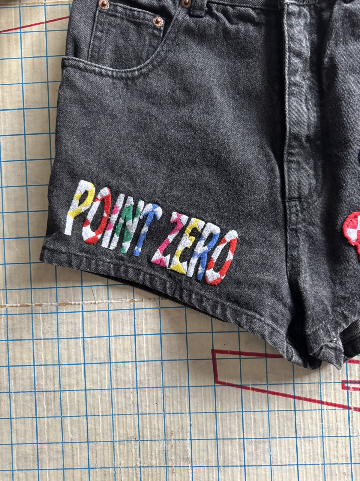 Point Zero × Vintage Vintage Point Zero x Nicole Benisti Women’s Jean Shorts Size 29" - 3 Thumbnail