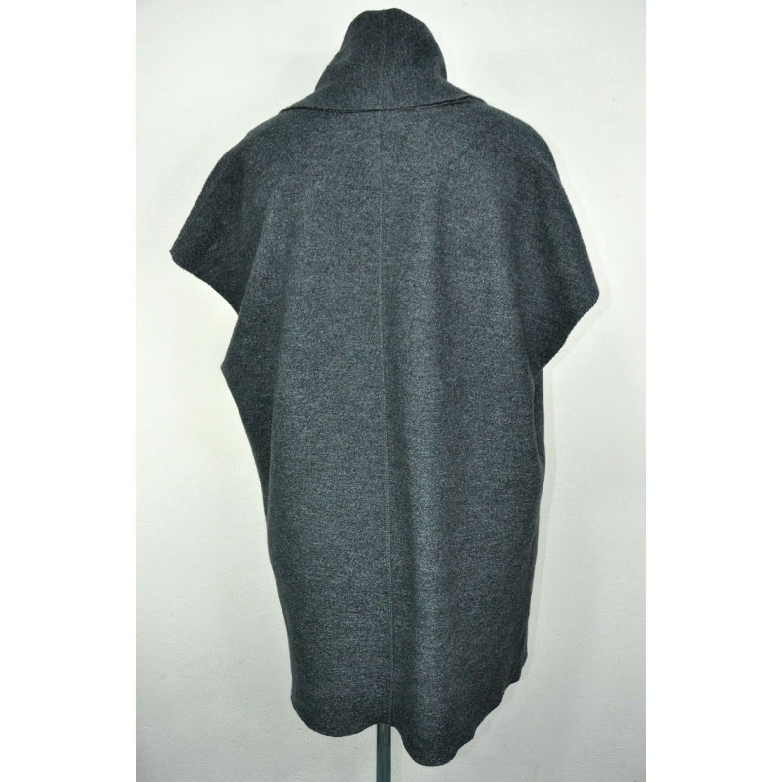 Vintage OSKA MOESSMER WOOL Cape Jacket Gray Women's 10 Regular Wool Lining Button Casual Fall Spring Winter Mens WomensGirls Size L / US 10 / IT 46 - 3 Thumbnail