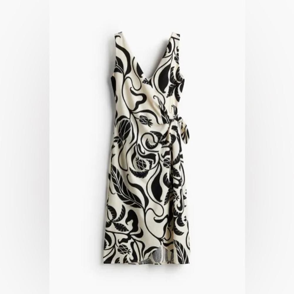 H&M H and M Textured wrap dress in palm print Size XS / US 0-2 / IT 36-38 - 1 Thumbnail