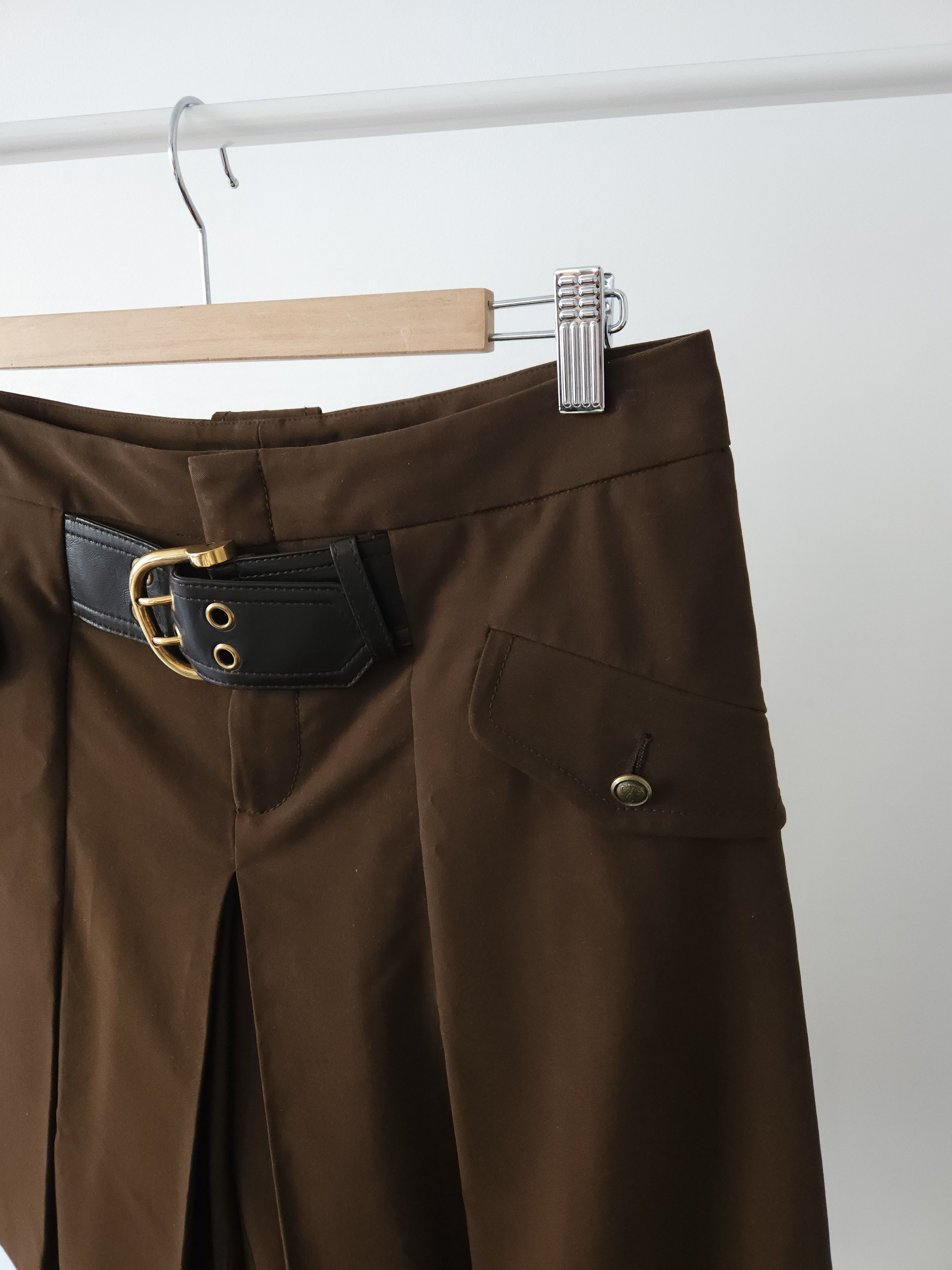 Gucci SS2008 Gucci belted pleated high waisted wide leg shorts Size 27" / US 4 / IT 40 - 4 Thumbnail