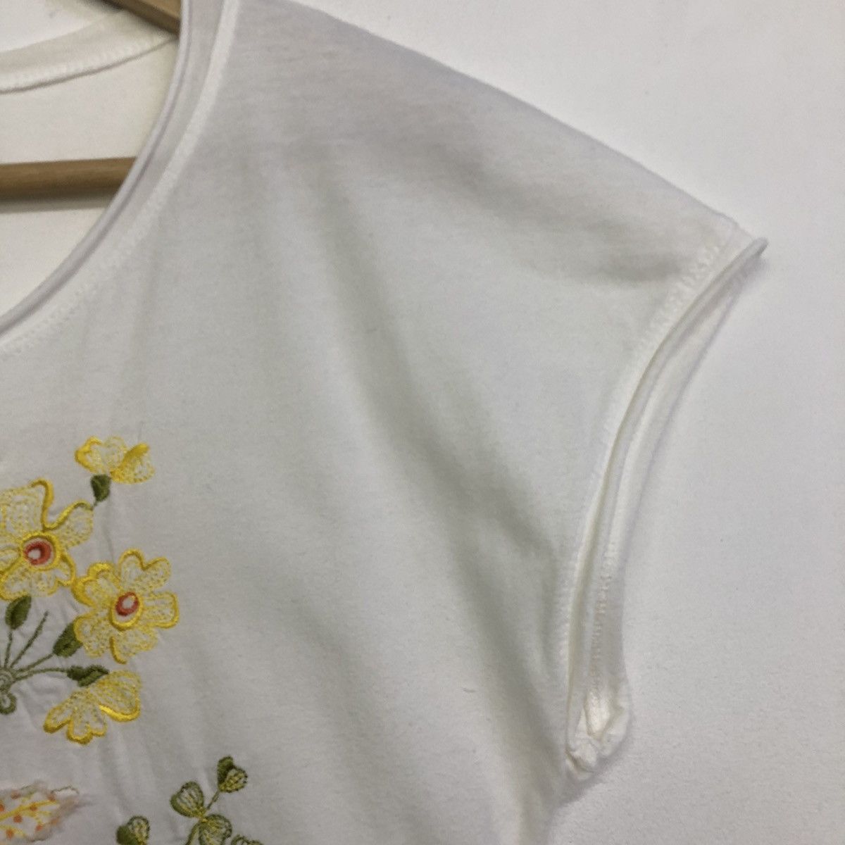Designer × Max Mara MaxMara Embriodery Sleveeless Women Tshirt Size M / US 6-8 / IT 42-44 - 4 Thumbnail