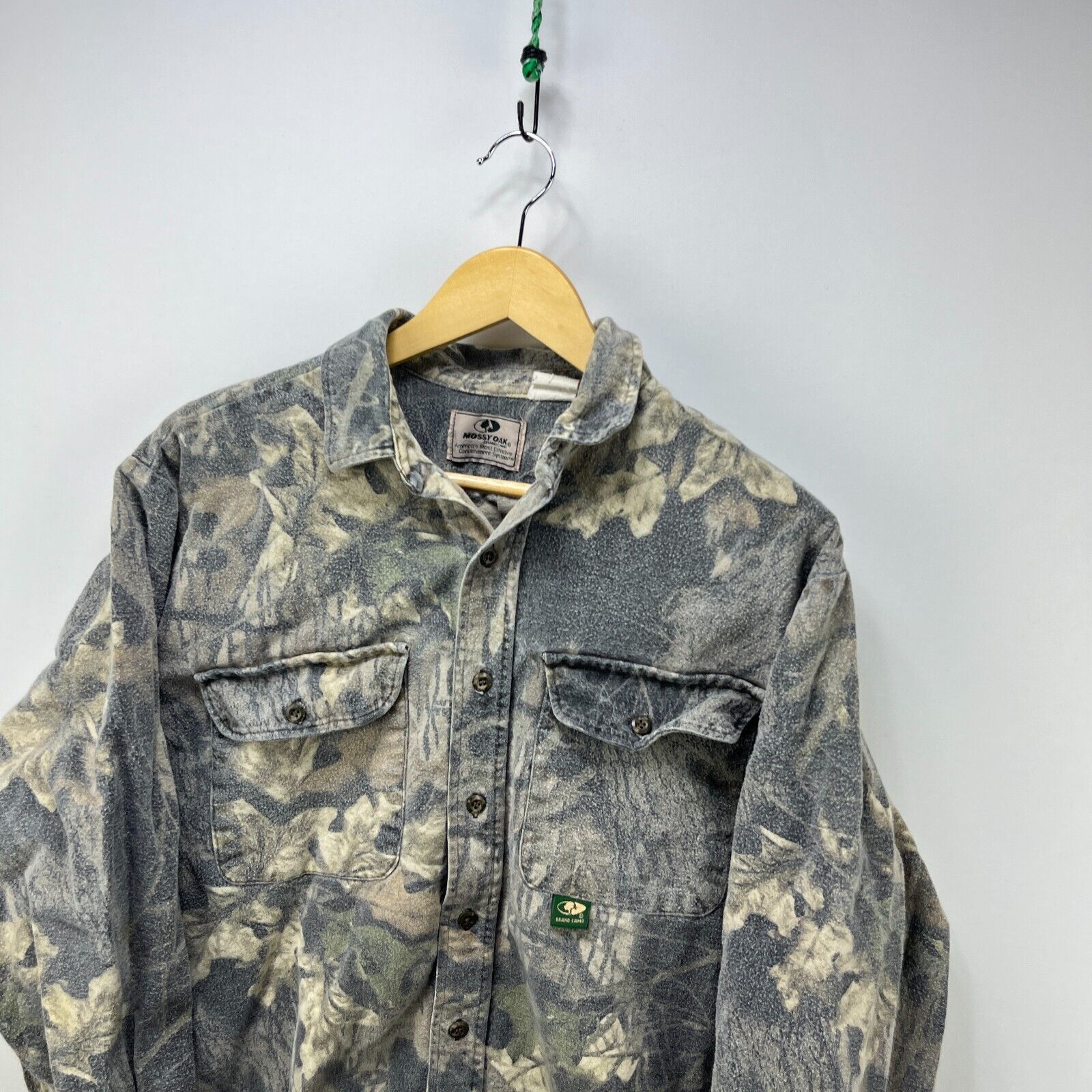 Vintage Vintage 90s Sun Faded Realtree Camo Mossy Button-Up Medium Size US M / EU 48-50 / 2 - 2 Thumbnail