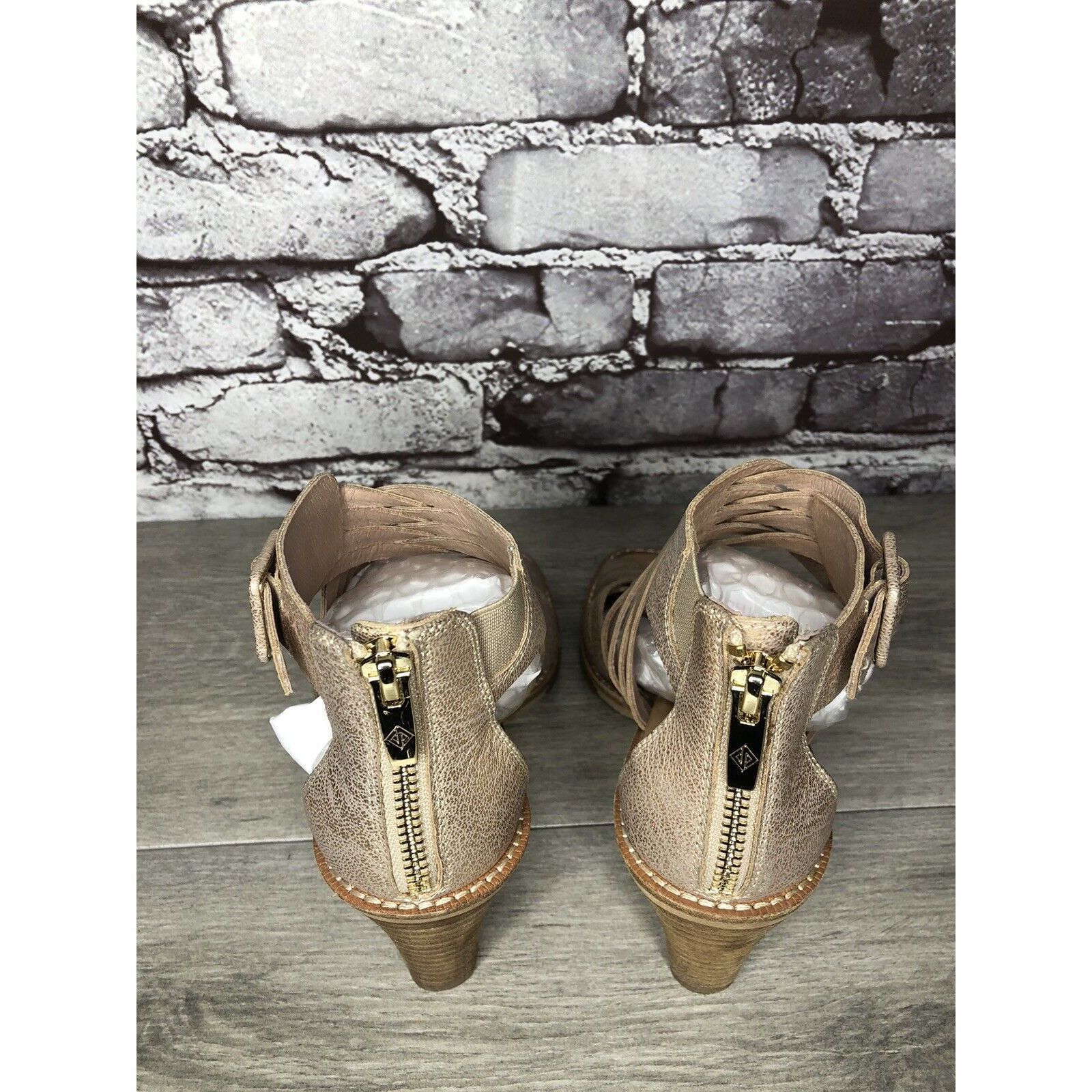 Donald Pliner Donald Pliner Junnah Gold Metallic Leather Ankle Strap Heel Size US 5.5 / IT 35.5 - 4 Thumbnail