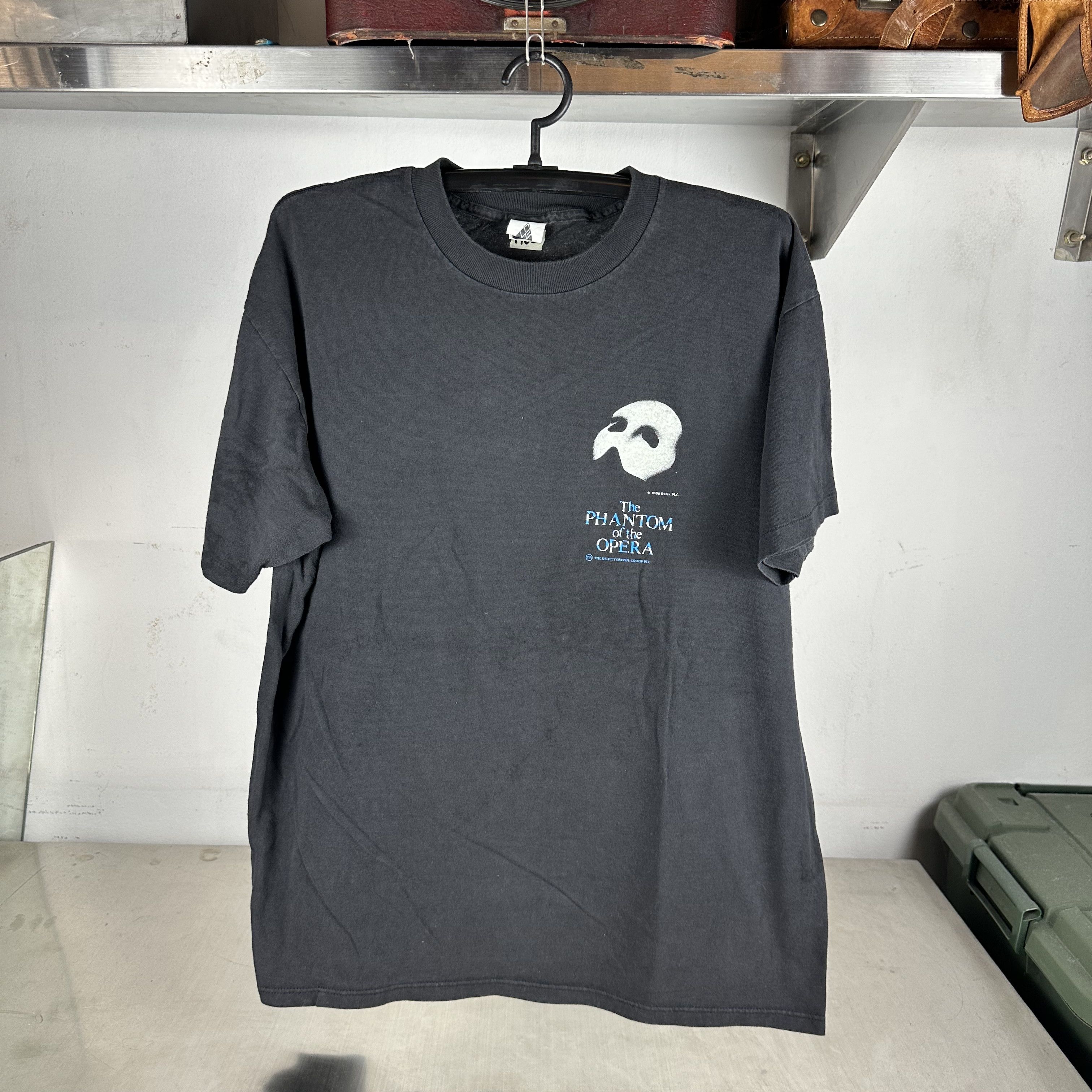 Vintage Vintage 1986 The Phantom of the Opera Graphic Promo T-Shirt Size US XL / EU 56 / 4 - 1 Thumbnail