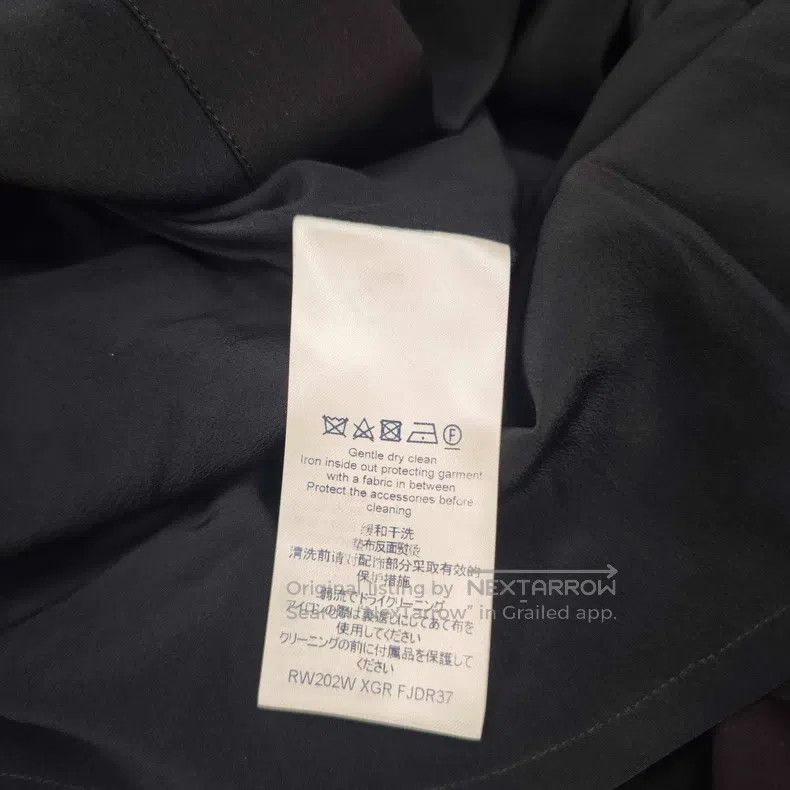 Louis Vuitton Louis Vuitton Black raw-edge full logo mulberry silk vest Size XS / US 0-2 / IT 36-38 - 6 Thumbnail