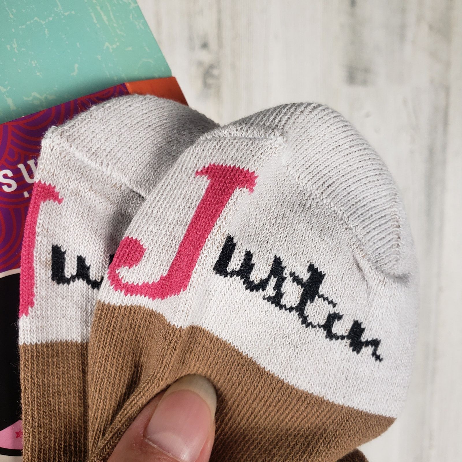 Justin NWT Justin Boots Fashion Cushioned Horse Crew Socks Small Size ONE SIZE - 8 Thumbnail
