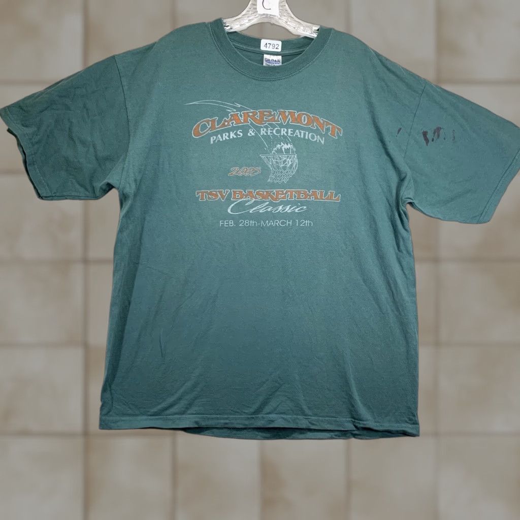 Gildan VINTAGE Gildan Men's XL T-Shirt Basketball Classic Parks & Recreation Y2K Green Cotton Slim Fit Size US XL / EU 56 / 4 - 1 Thumbnail
