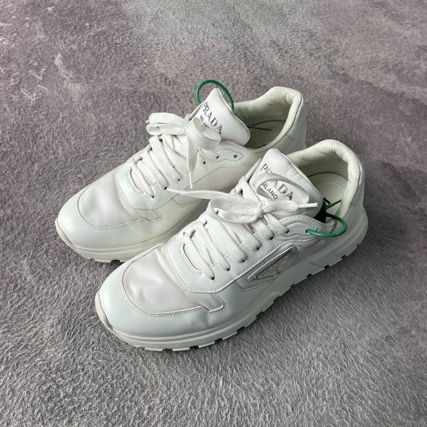 Prada Prada White Lowtop Sneakers 42 Men Size US 9 / EU 42 - 1 Thumbnail