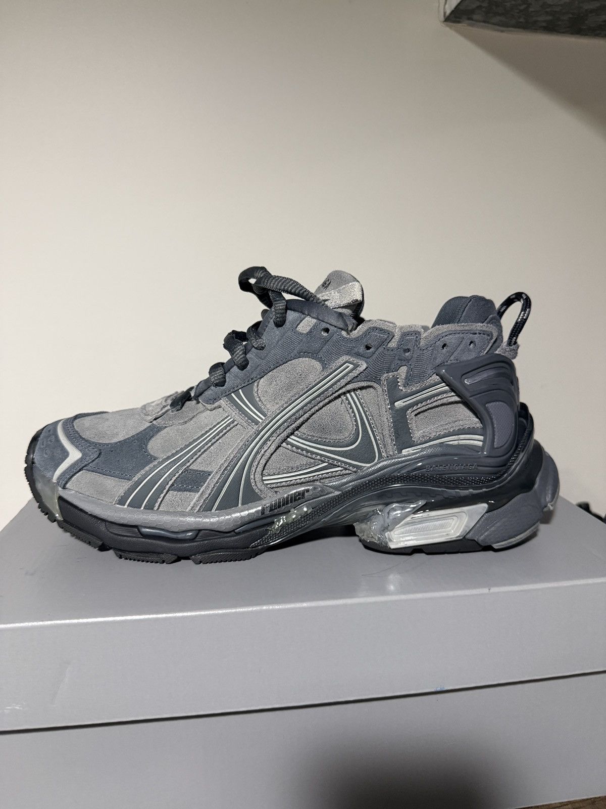 Balenciaga Nwt Balenciaga Runner Sneaker Grey Size US 10.5 / EU 43-44 - 4 Thumbnail
