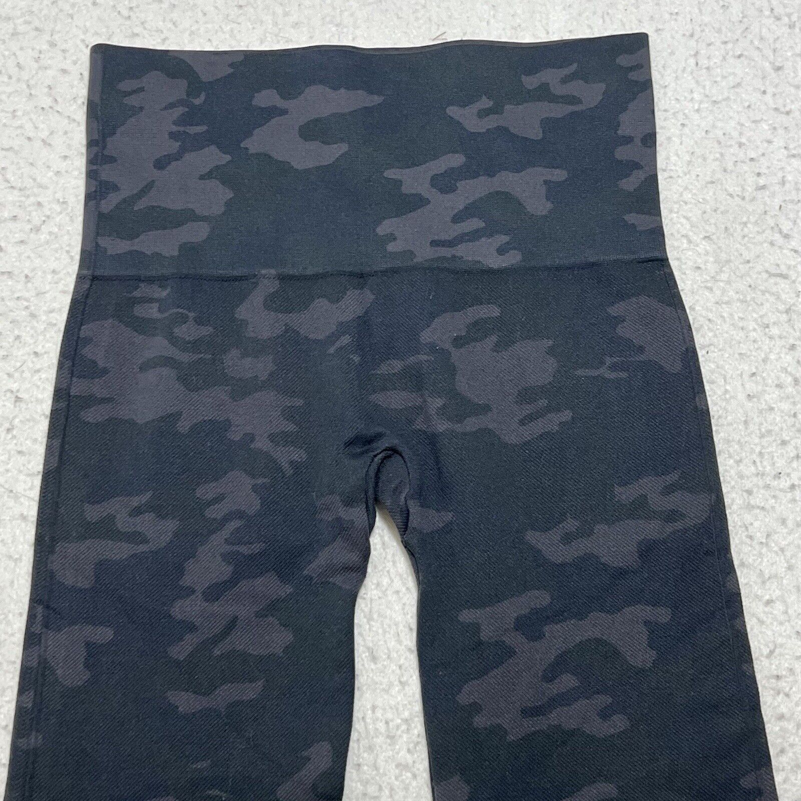 Spanx Spanx Capri Length Athletic Leggings Camouflage Pull On Camo Size 28" / US 6 / IT 42 - 6 Thumbnail