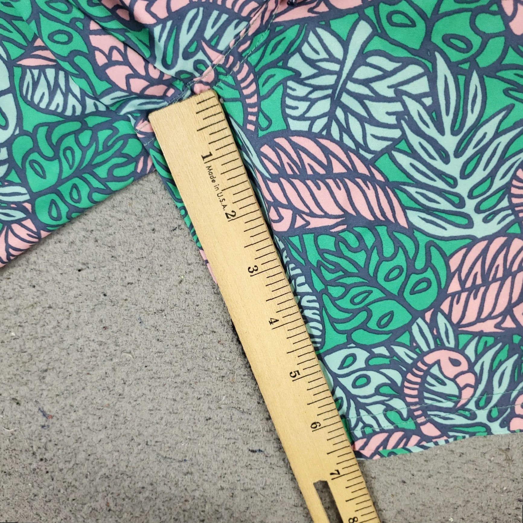 Vineyard Vines Vineyard Vines Shorts Mens XL Green Pink Flamingo Surf Beach Board Swim Trunks Size US 36 / EU 52 - 7 Thumbnail
