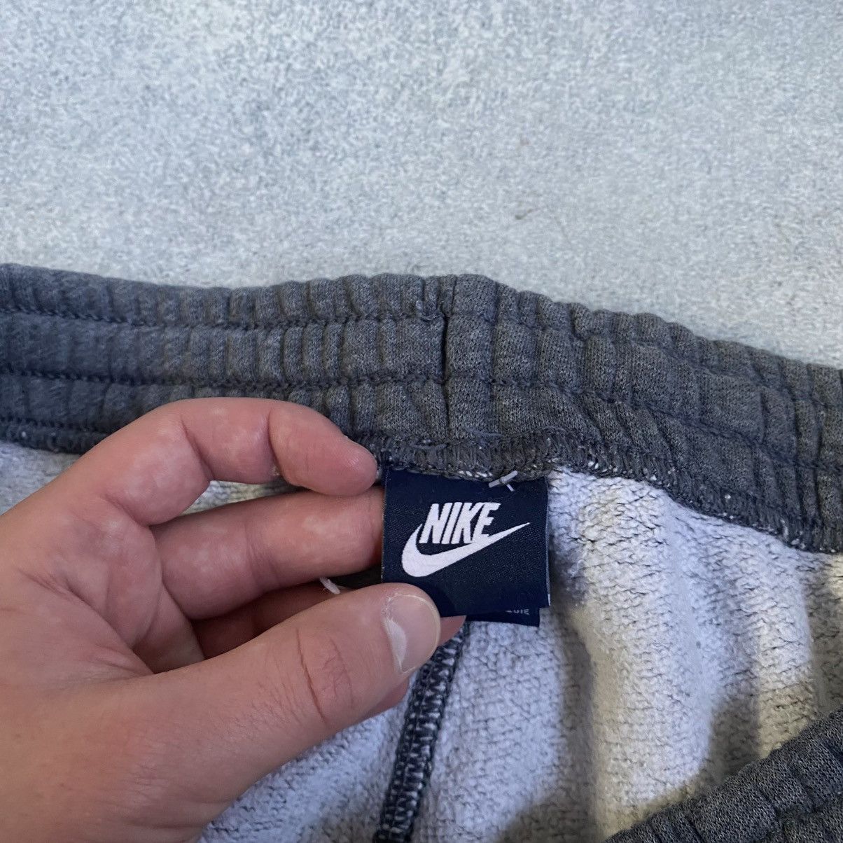 Nike Vintage Nike Sweatpants Grey Baggy Size US 32 / EU 48 - 6 Thumbnail