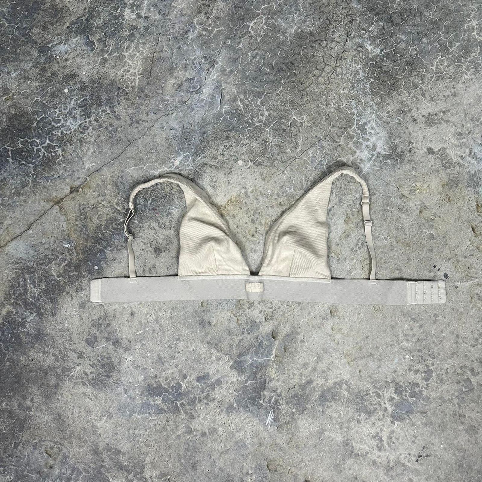 SKIMS Skims BRa Size ONE SIZE - 1 Thumbnail