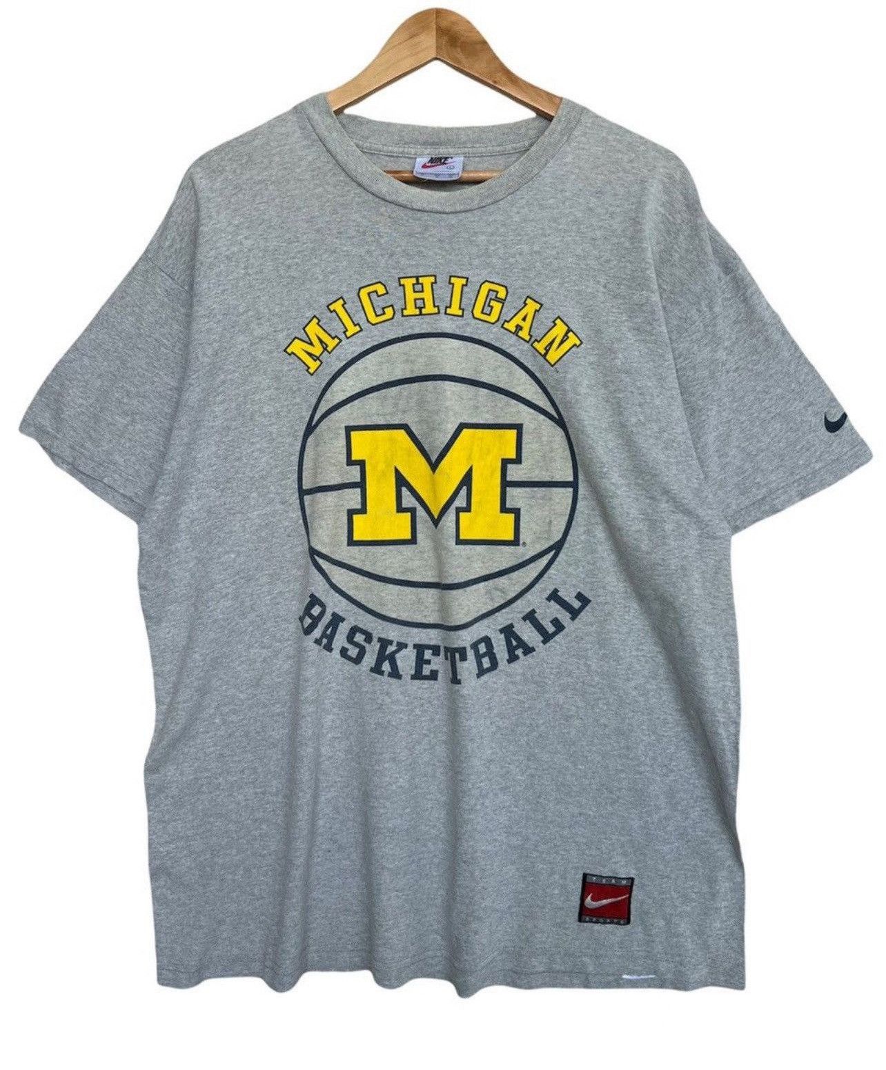 Nike Vintage Nike Michigan Basketball Tee Size US XL / EU 56 / 4 - 1 Thumbnail