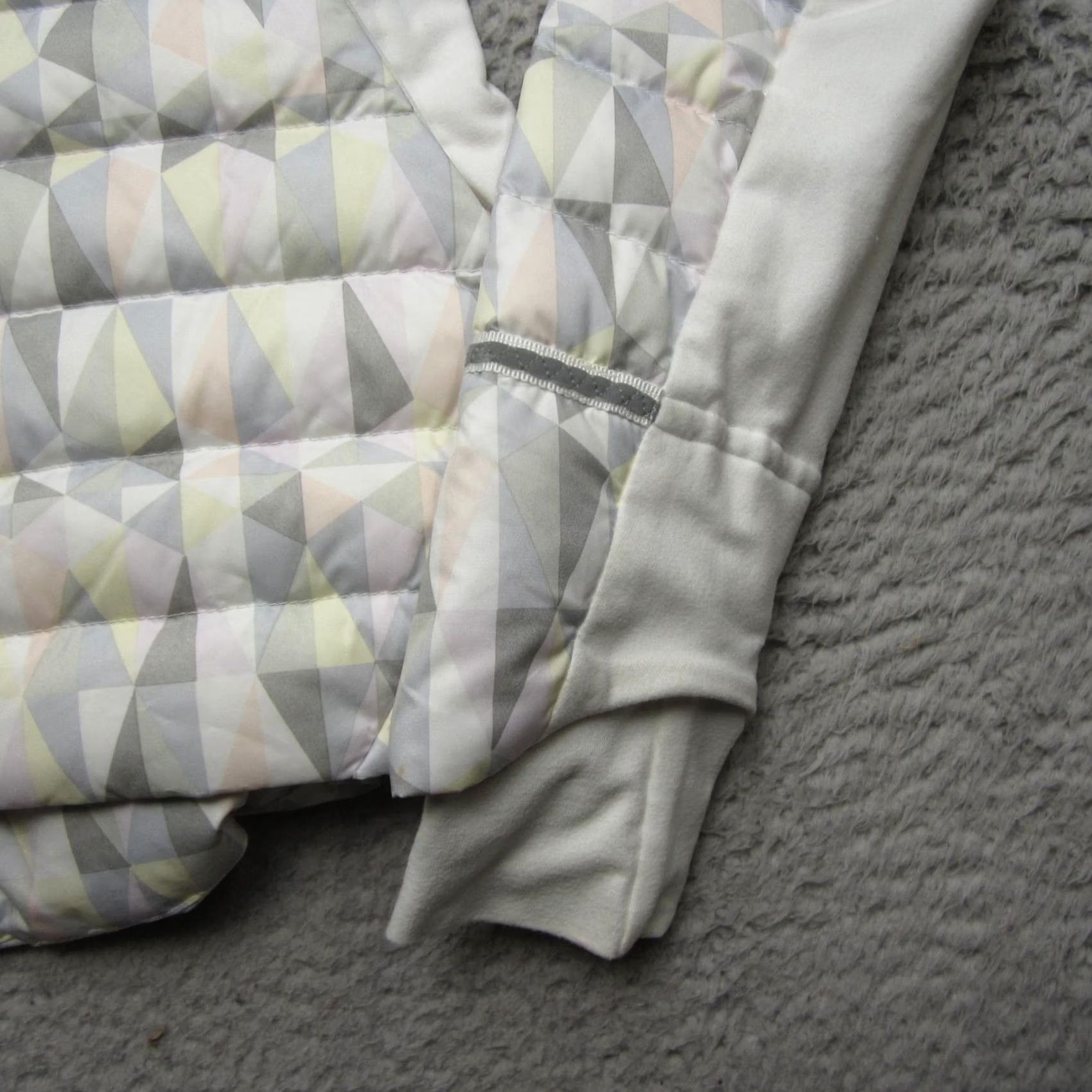 Lululemon Lululemon Jacket Womens 4 Geometric Full Zip Insulated Pullover Puffer Size S / US 4 / IT 40 - 3 Thumbnail