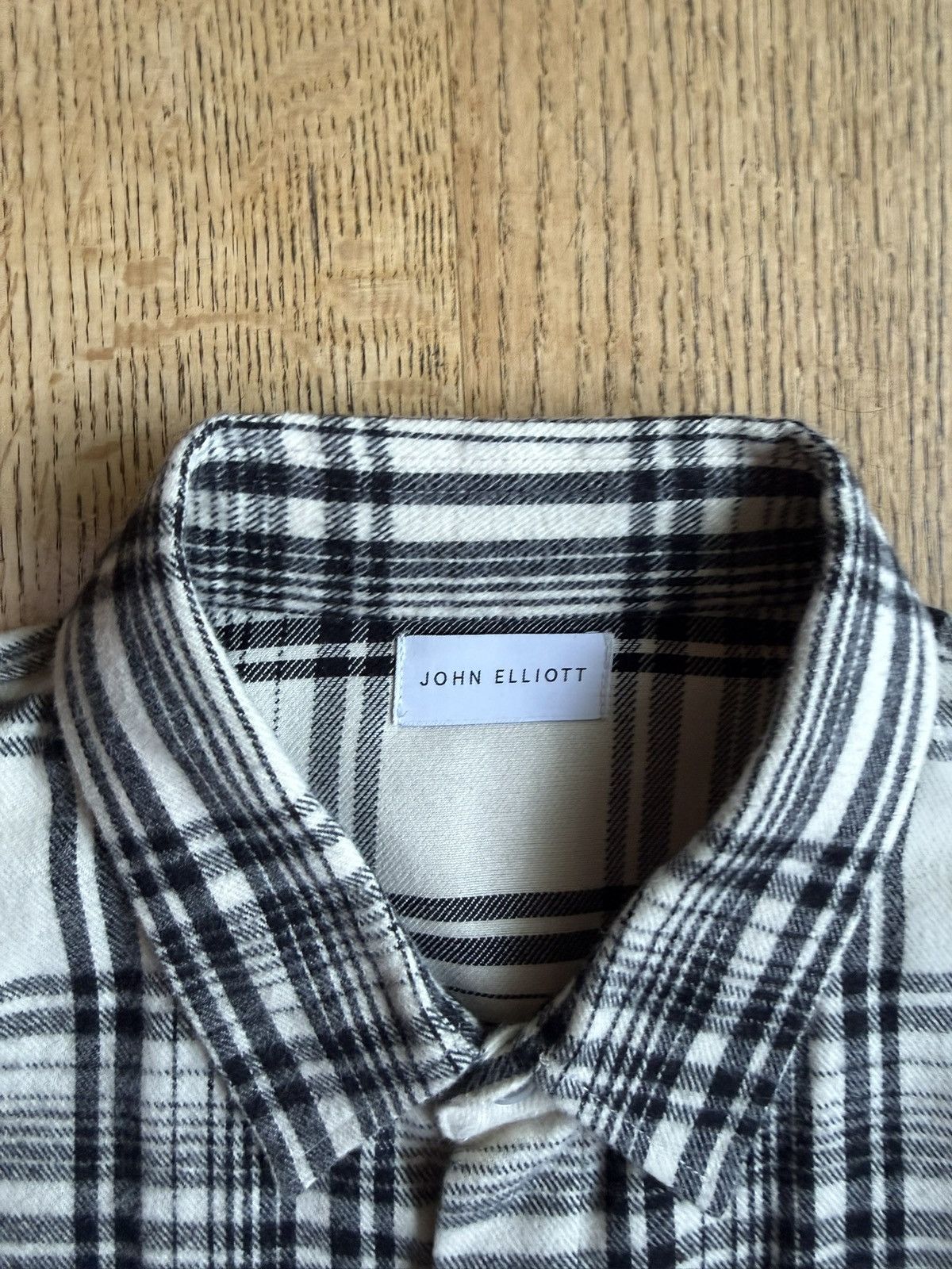 John Elliott John Elliott Men's Cream and Black Shirt Size US XL / EU 56 / 4 - 2 Thumbnail