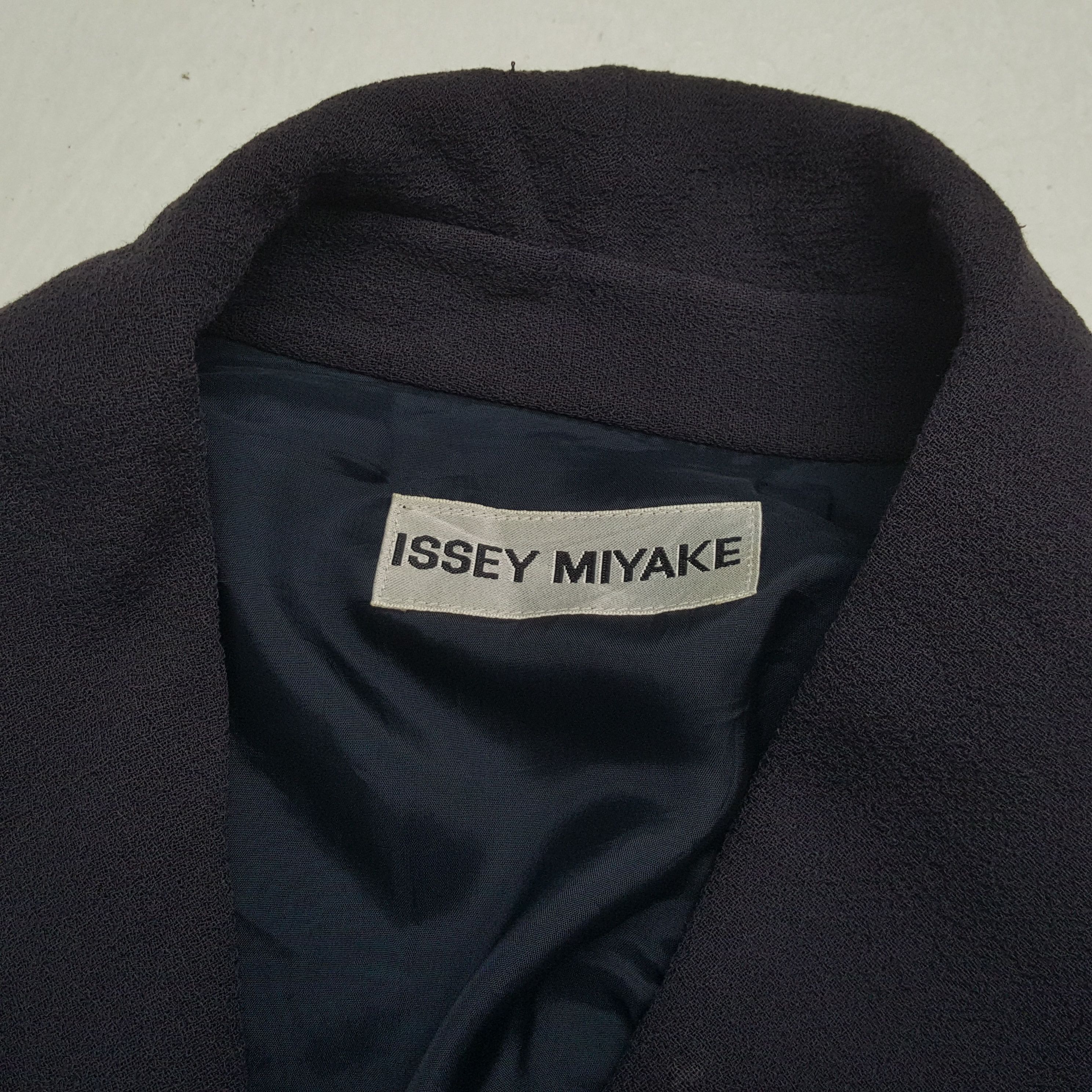 Issey Miyake × Japanese Brand × Vintage Vintage ISSEY MIYAKE Japanese Fashion Designer Jacket Size US L / EU 52-54 / 3 - 10 Thumbnail