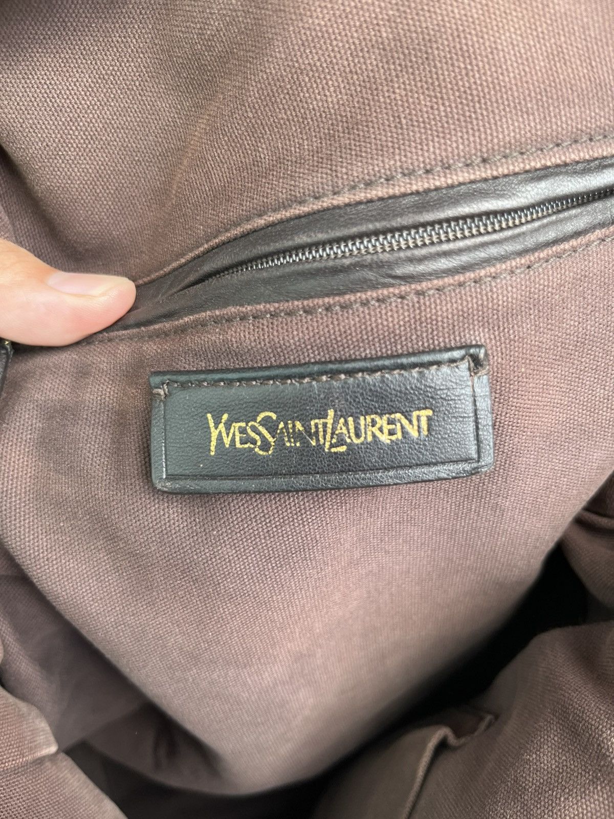 Yves Saint Laurent Pebbled Lambskin Leather Easy Muse Hand Bag Size ONE SIZE - 9 Thumbnail