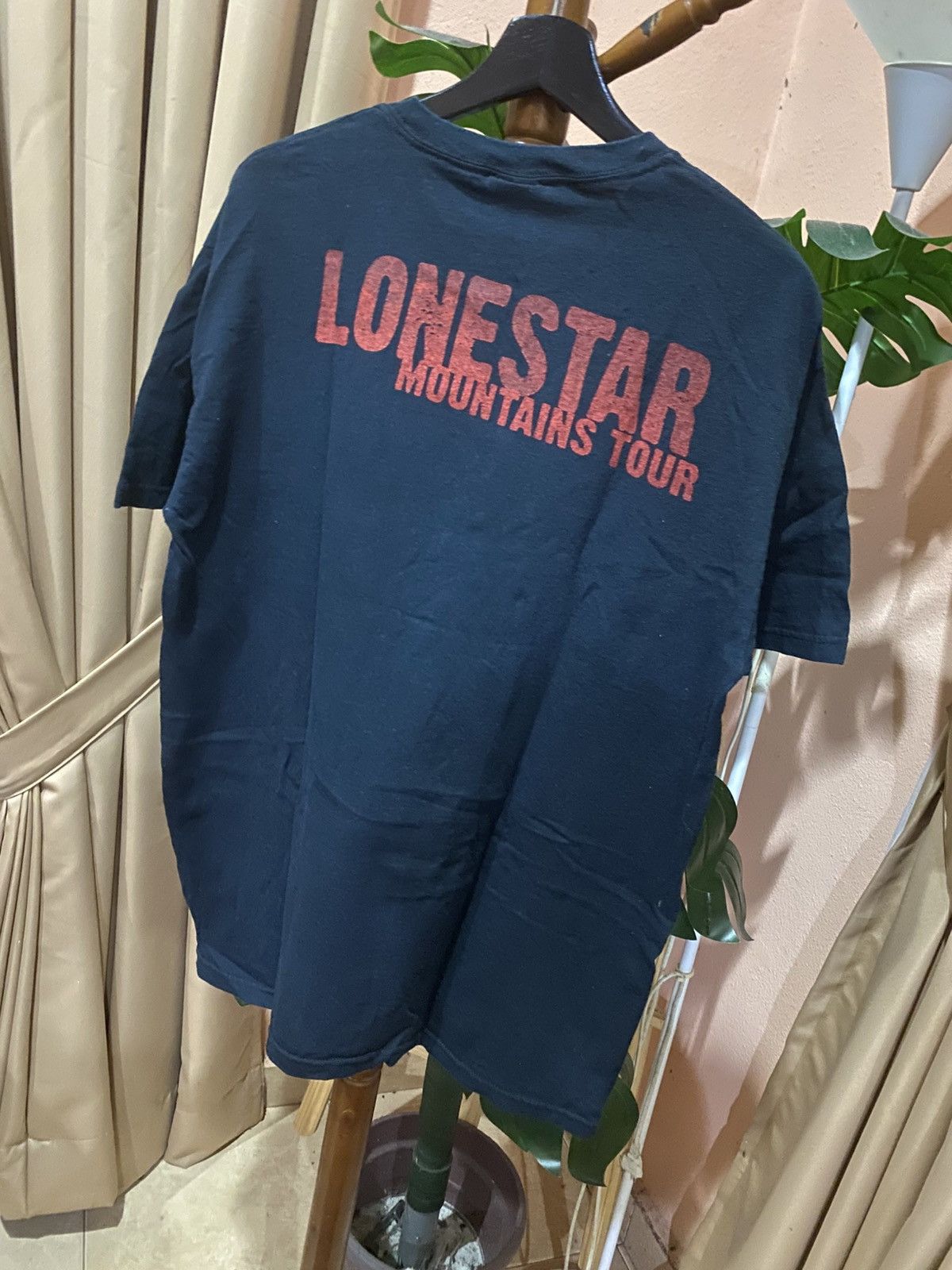 Band Tees LONESTAR Mountains Tour Vintage Concert T-Shirt (2000s) Size US L / EU 52-54 / 3 - 7 Thumbnail