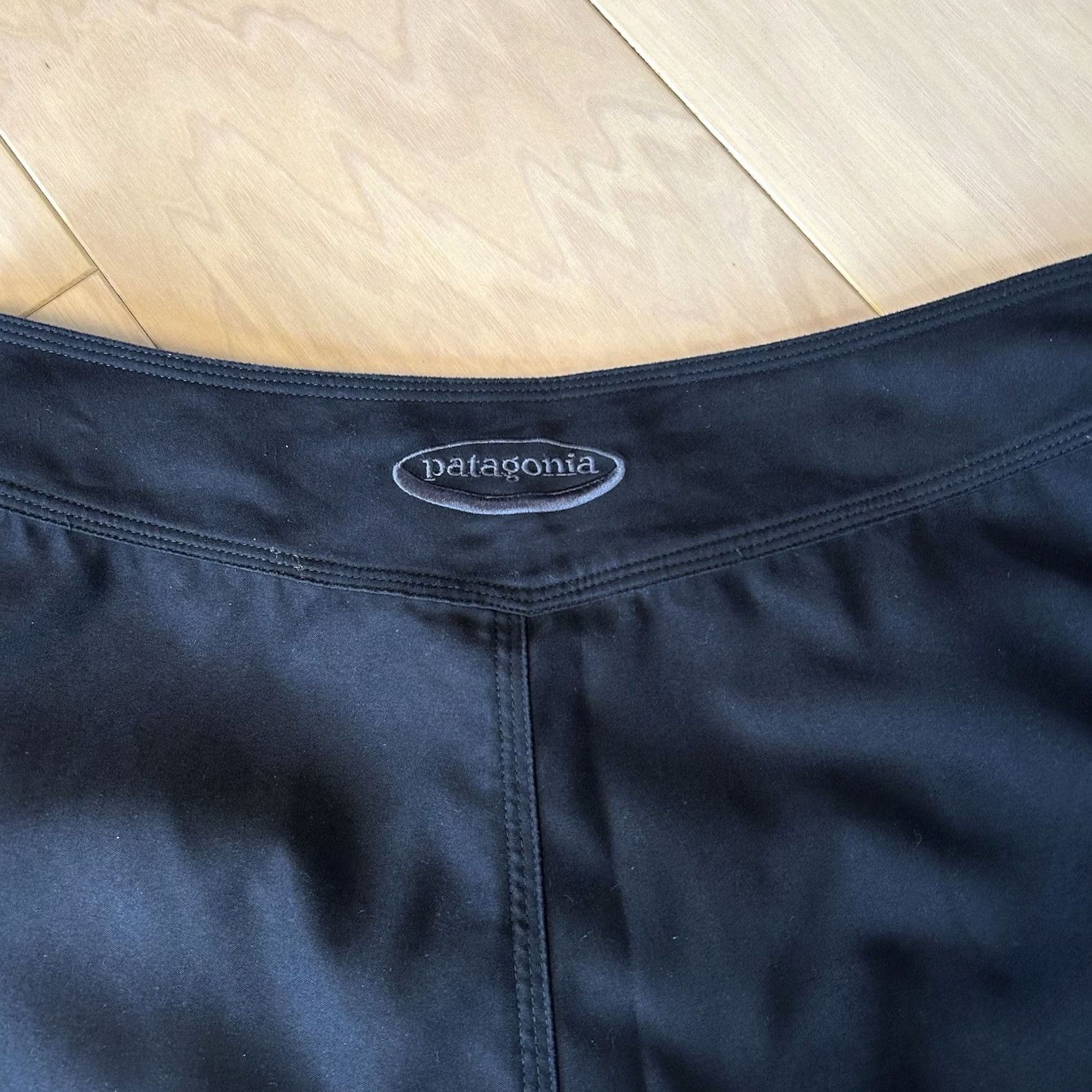Patagonia Patagonia Pataloha Capris In Black Women’s 10 Capri Women Black 30 Inseam 23 In 11 Rise Beach Hawaiian Preppy Logo Vintage No Size ONE SIZE - 4 Thumbnail