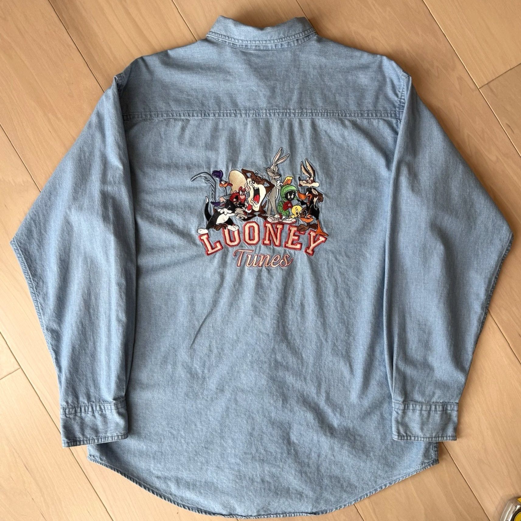 Vintage VINTAGE Looney Tunes Shirt M Blue Chambray Button Up 90s Warner Bros Cartoon Mens Medium Blue Chambray Button-Up Shirt Size US M / EU 48-50 / 2 - 7 Thumbnail