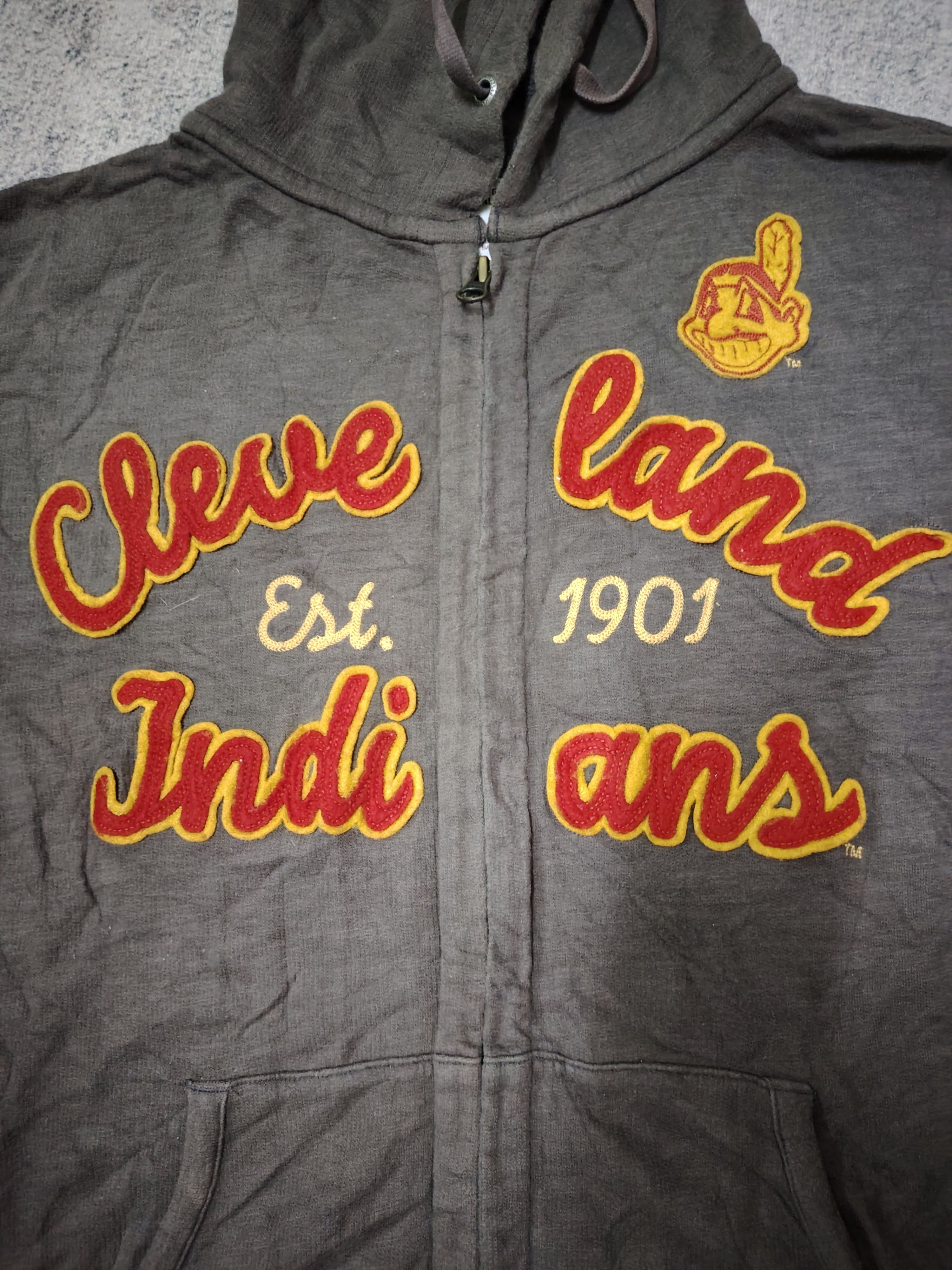 MLB 2017 MLB Cleveland Indians x Uniqlo Hoodie Size US L / EU 52-54 / 3 - 2 Thumbnail