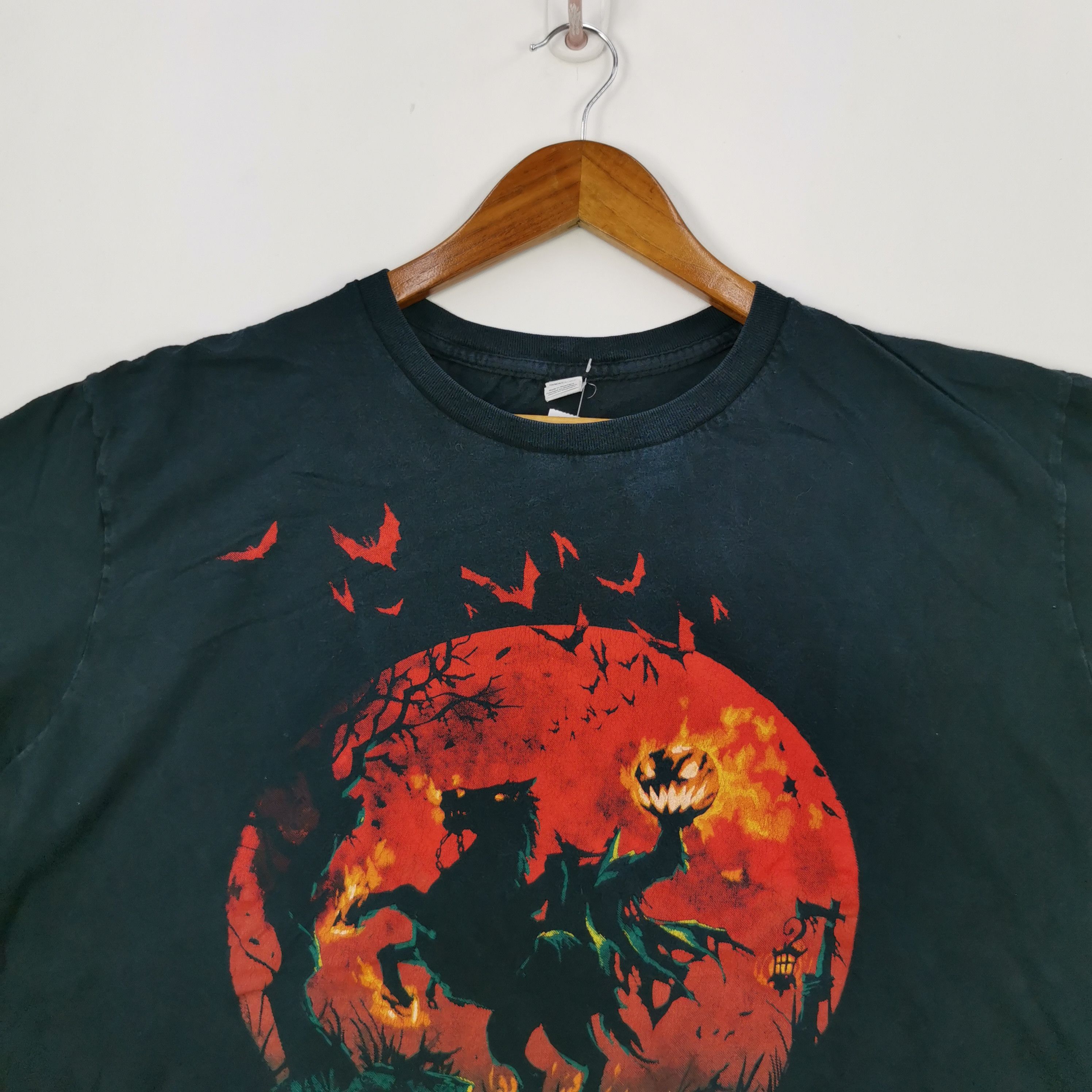 Vintage Vintage Y2K Halloween Tshirt Mythical Creature Skulls Horror Size US XL / EU 56 / 4 - 2 Thumbnail