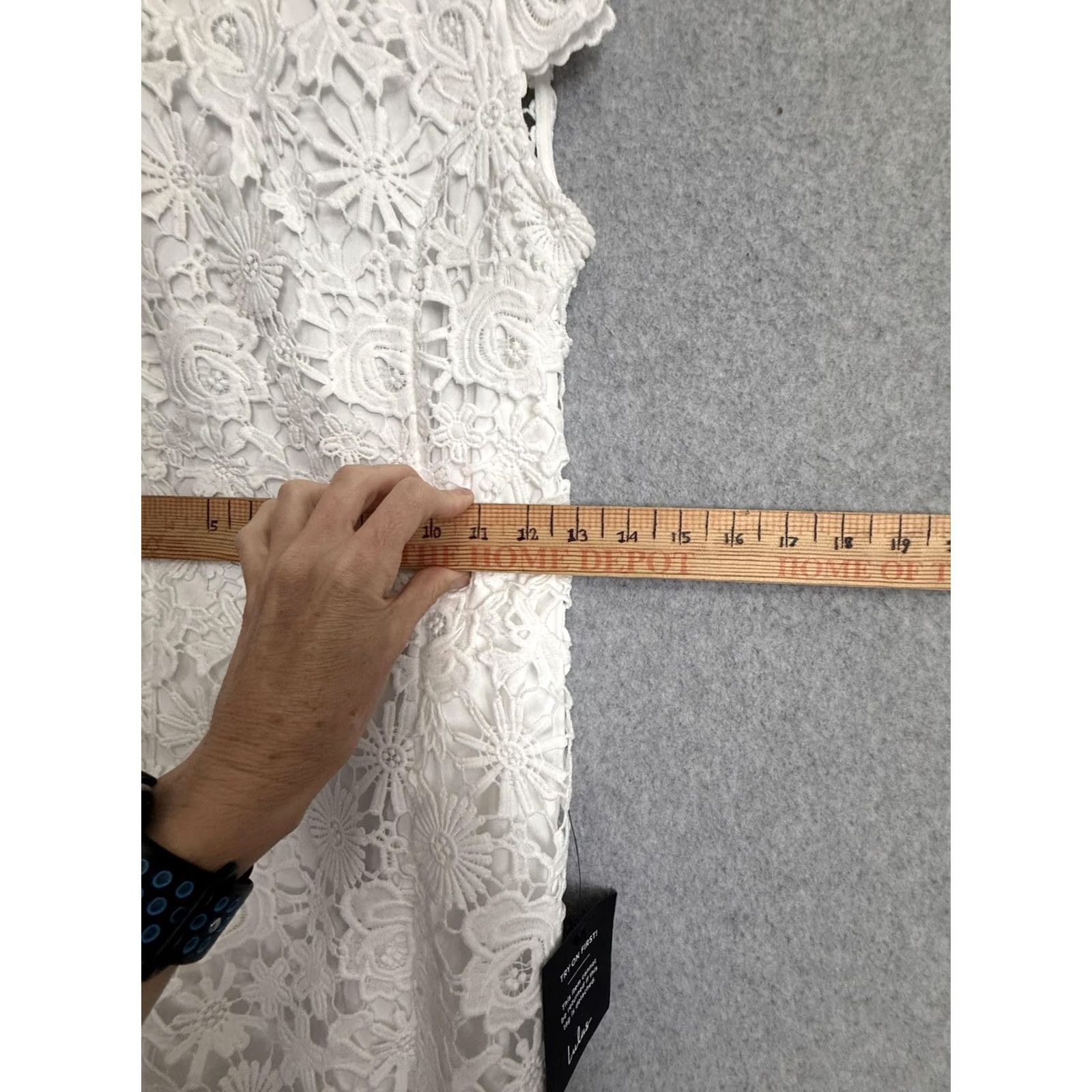 Lulus Lulus Dress Womens Small White Lace Sheath Bodycon Cutout Back Wedding Party Short Sleeve Cap Neckline Round Back Zipper Size S / US 4 / IT 40 - 5 Thumbnail