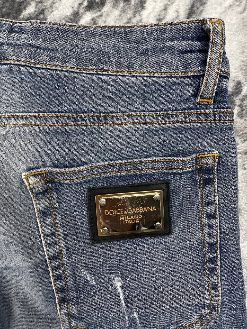 Dolce & Gabbana Vintage Dolce Gabbana Faded Denim Jeans Metal Logo Size US 34 / EU 50 - 2 Thumbnail