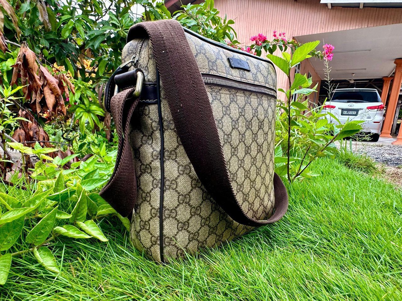 Gucci Authentic GUCCI GG Monogram Canvas Shoulder Bag Size ONE SIZE - 2 Thumbnail