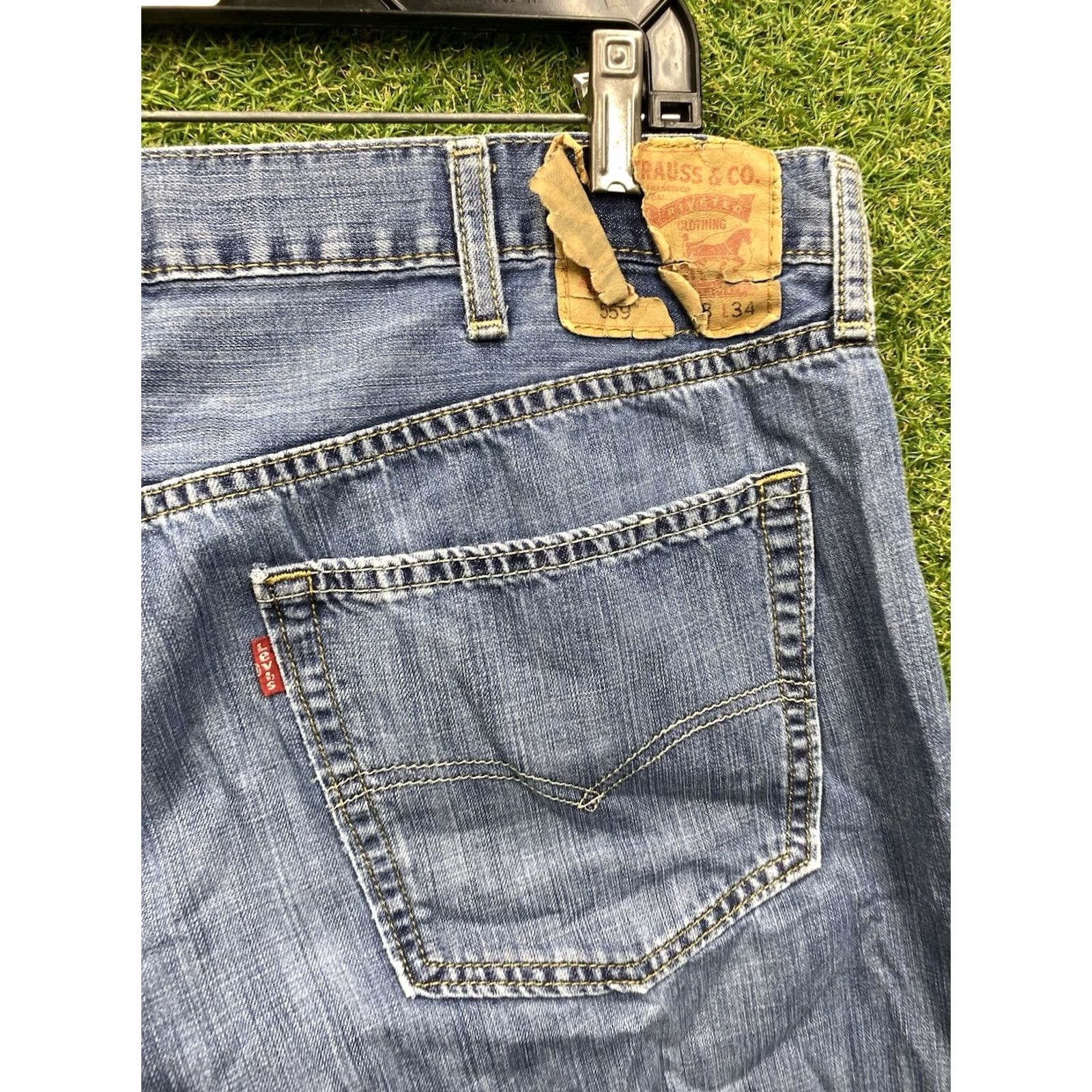 Levi's Levi's 559 Jeans Mens 38x34 Blue Relaxed Straight Medium Wash Distressed Work Denim casual Everyday 90s USA Mens Size US 38 / EU 54 - 3 Thumbnail