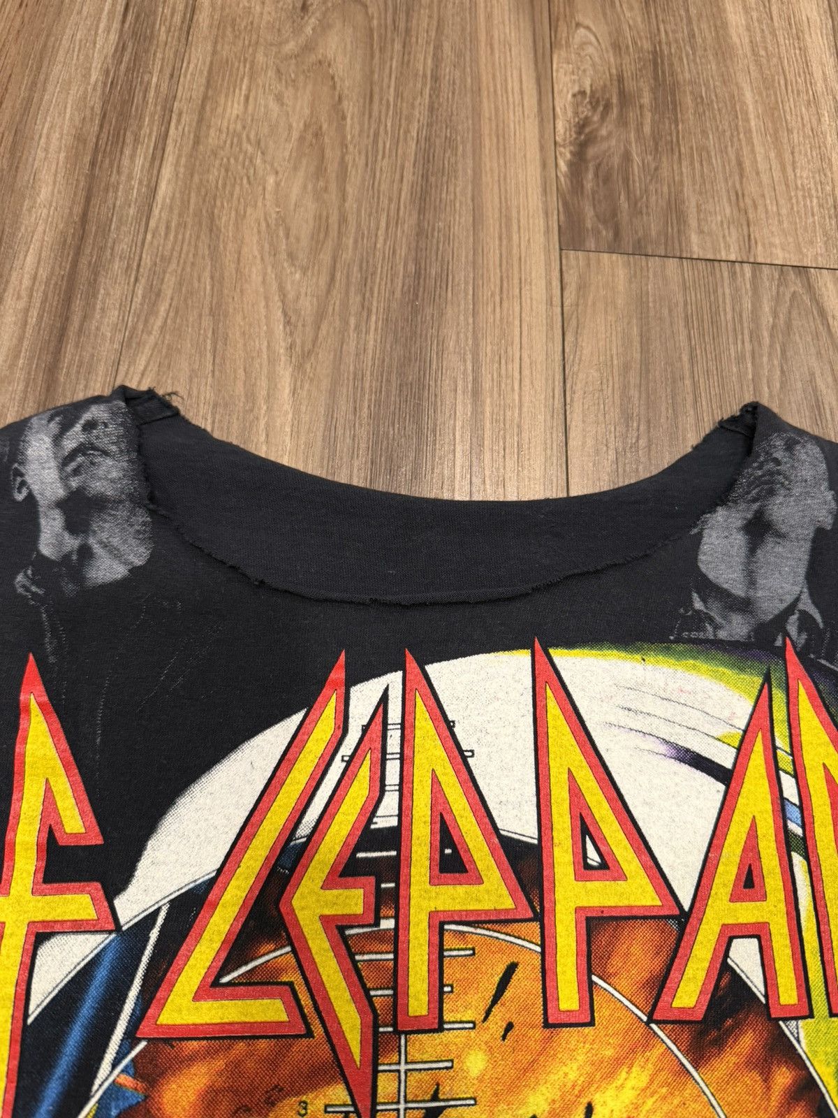 Giant Def Leppard 1992 Vintage AOP Hysteria Tour Tee Size US L / EU 52-54 / 3 - 3 Thumbnail