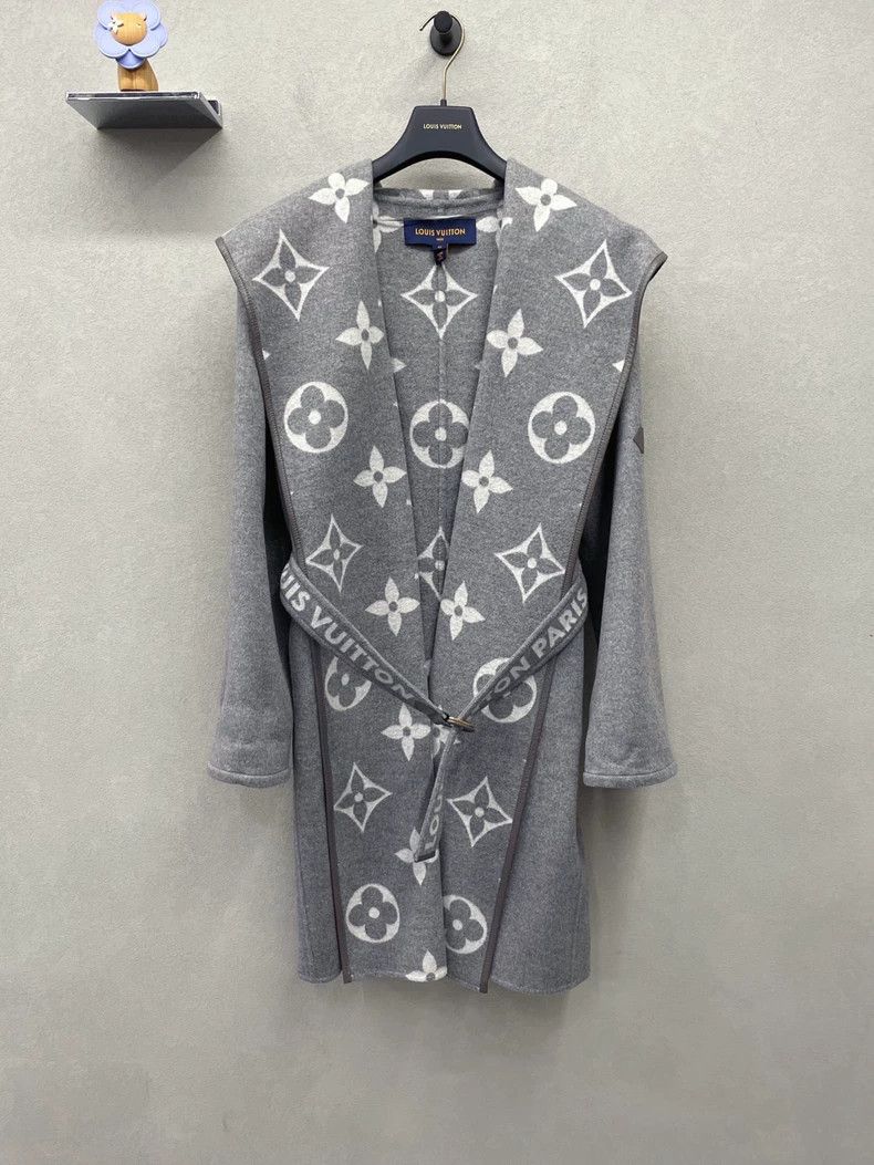 Louis Vuitton Louis Vuitton Logo Belt Reversible Hooded Wrap Coat 2504-Ne Size M / US 6-8 / IT 42-44 - 1 Thumbnail