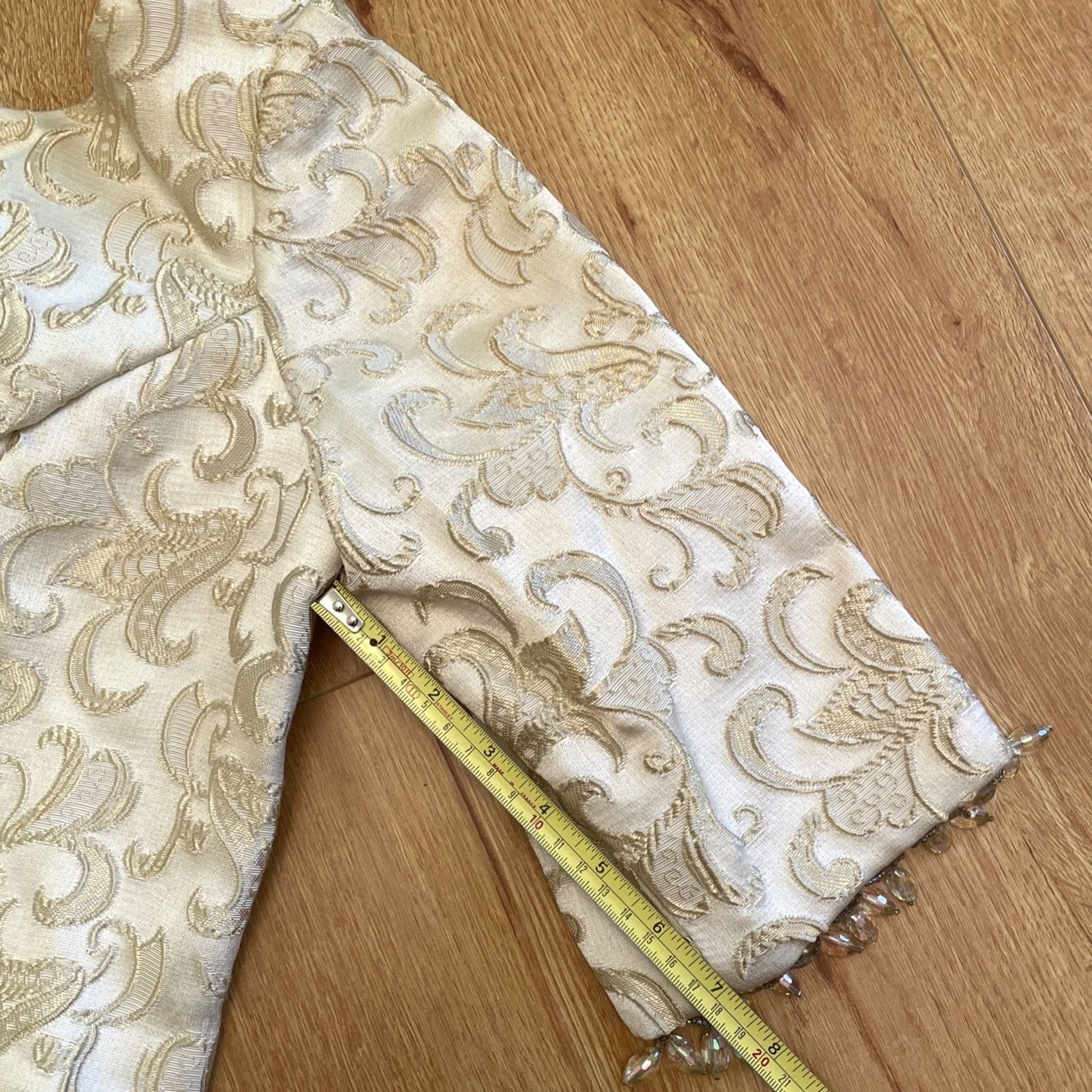 Vintage VINTAGE Cream Bead Fringe Floral Brocade Metallic Crop Top Size 12 Button Up Back Womens Eveningwear 1990s Ivory Size XL / US 12-14 / IT 48-50 - 4 Thumbnail