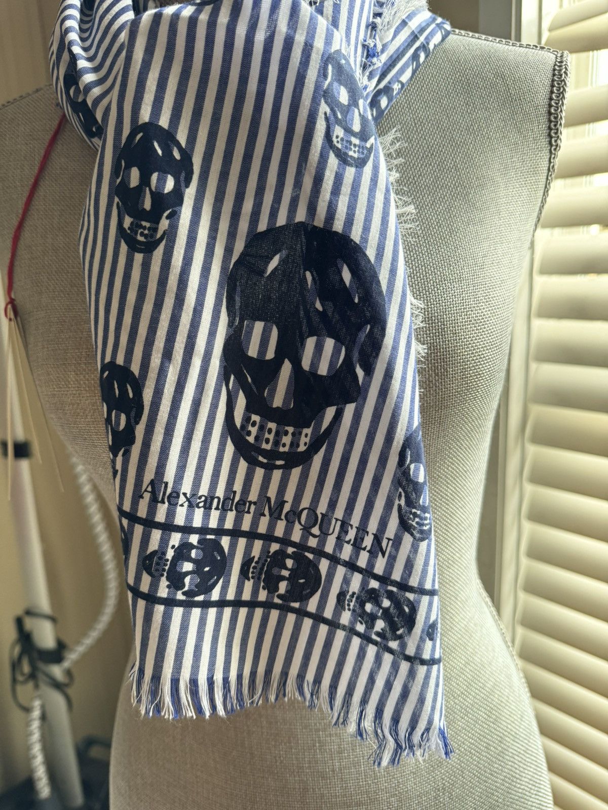 Alexander McQueen Alexander McQueen BIG skull on stripes navy/ivory scarf NWT Size ONE SIZE - 8 Thumbnail