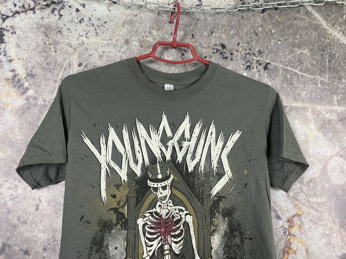 Vintage Men’s Young Guns T-Shirt Skeleton on The Throne Size S Size US S / EU 44-46 / 1 - 2 Thumbnail