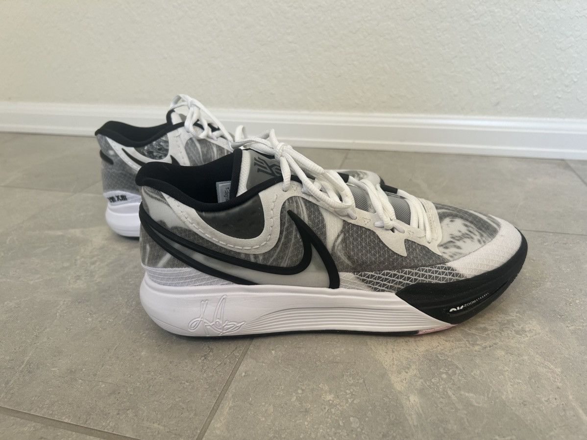 Nike NEW Nike Kyrie 8 Men’s Size US 11.5 / EU 44-45 - 1 Thumbnail