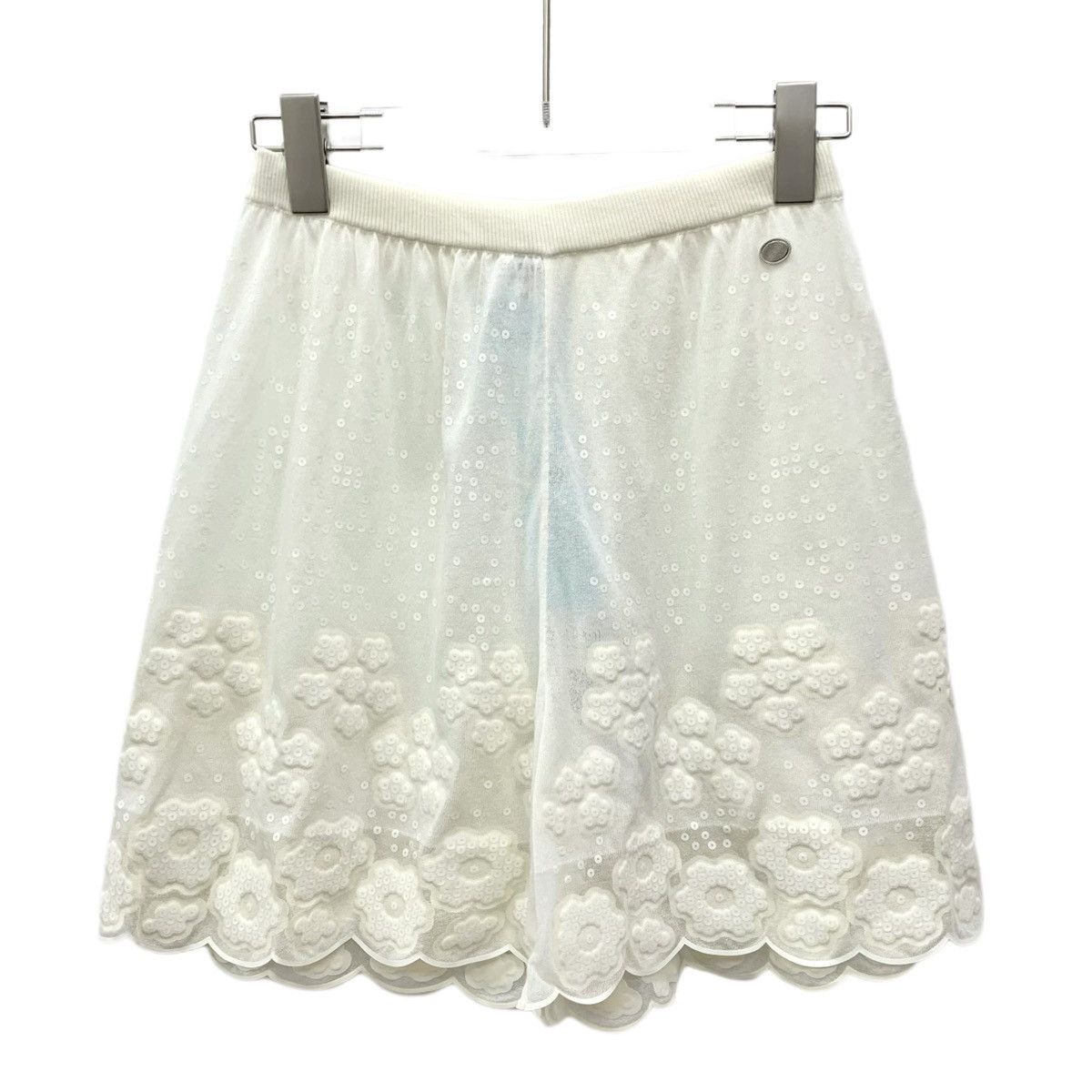 Chanel Chanel Beige Sequined Camellia Flower Embroidered Shorts Size 28" / US 6 / IT 42 - 1 Thumbnail