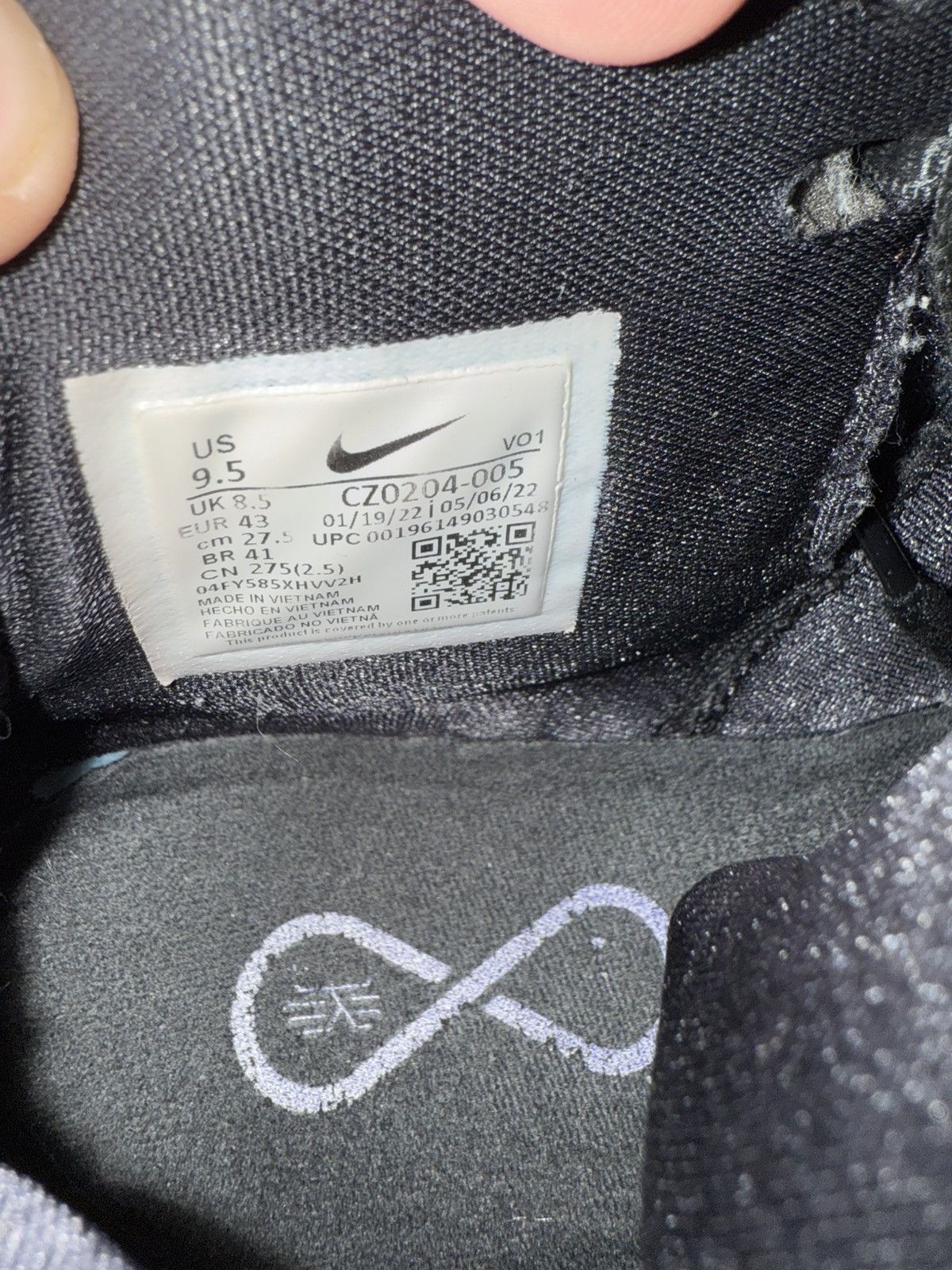Nike Nike Kyrie size 9.5 Size US 9.5 / EU 42-43 - 7 Thumbnail