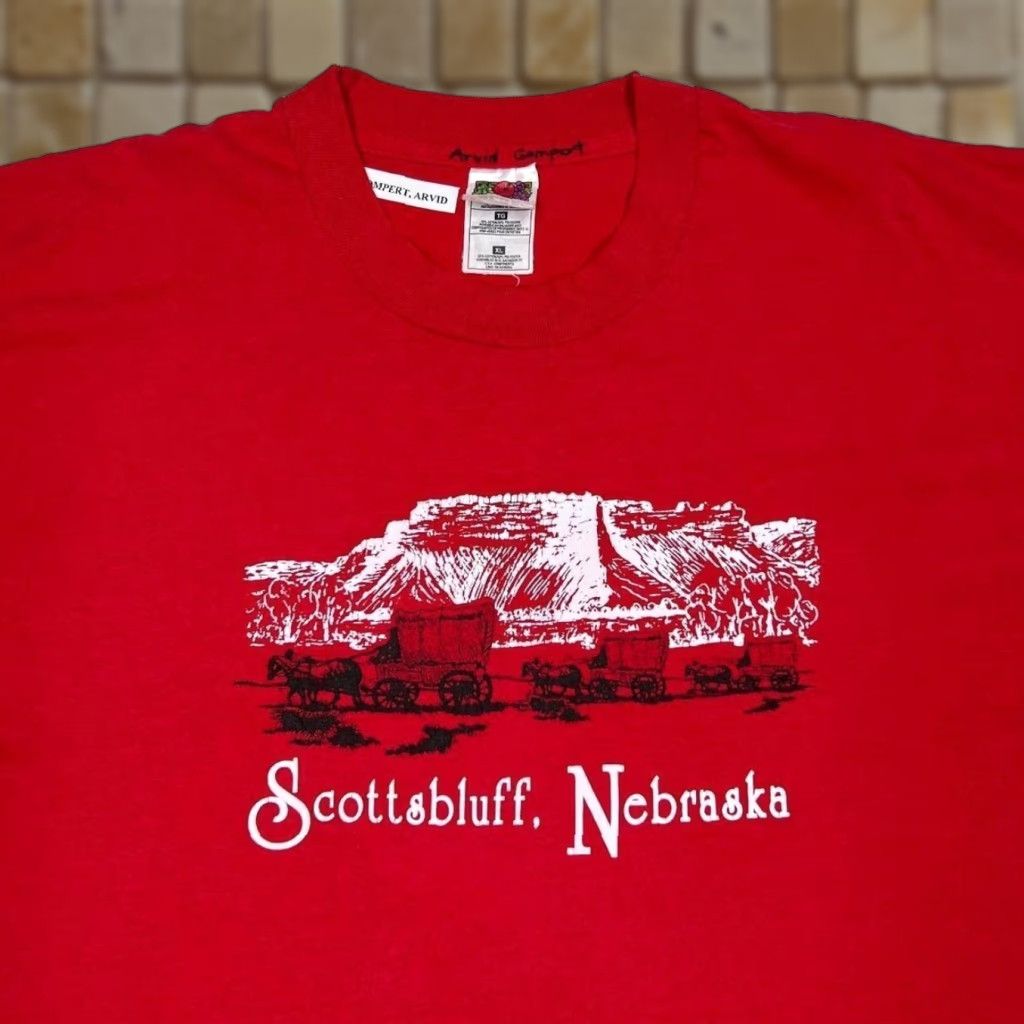 Fruit Of The Loom VINTAGE 90’s SCOTTSBLUFF, NEBRASKA Souvenir USA Spellout Graphic T-Shirt XL Red Men XS? No Size US XL / EU 56 / 4 - 1 Thumbnail