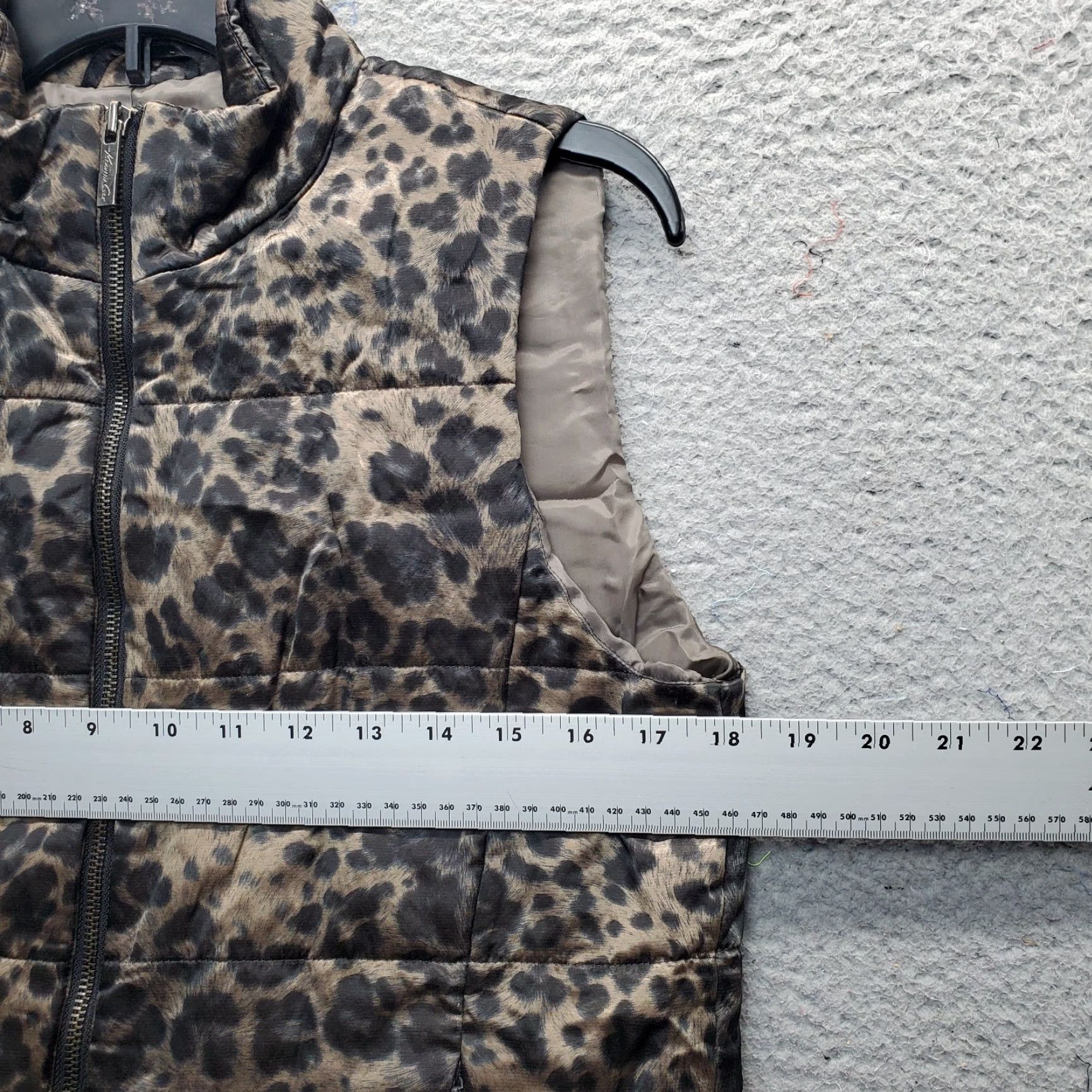 Kenneth Cole Kenneth Cole Puffer Vest Womens Petites S Multi Cheetah Print Sleeveless Full Zip Size S / US 4 / IT 40 - 4 Thumbnail