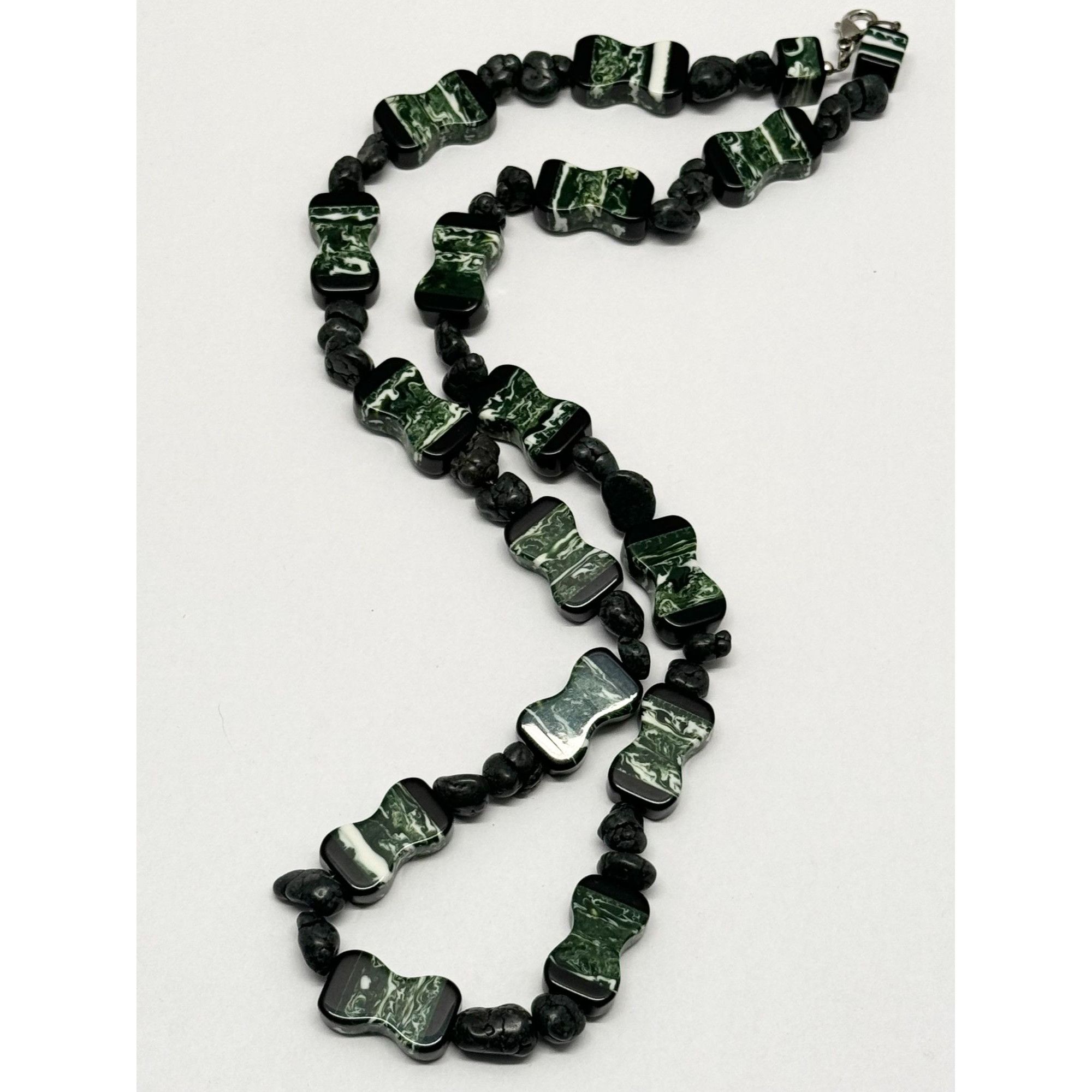 Vintage Vintage green stone beaded necklace Size ONE SIZE - 1 Thumbnail