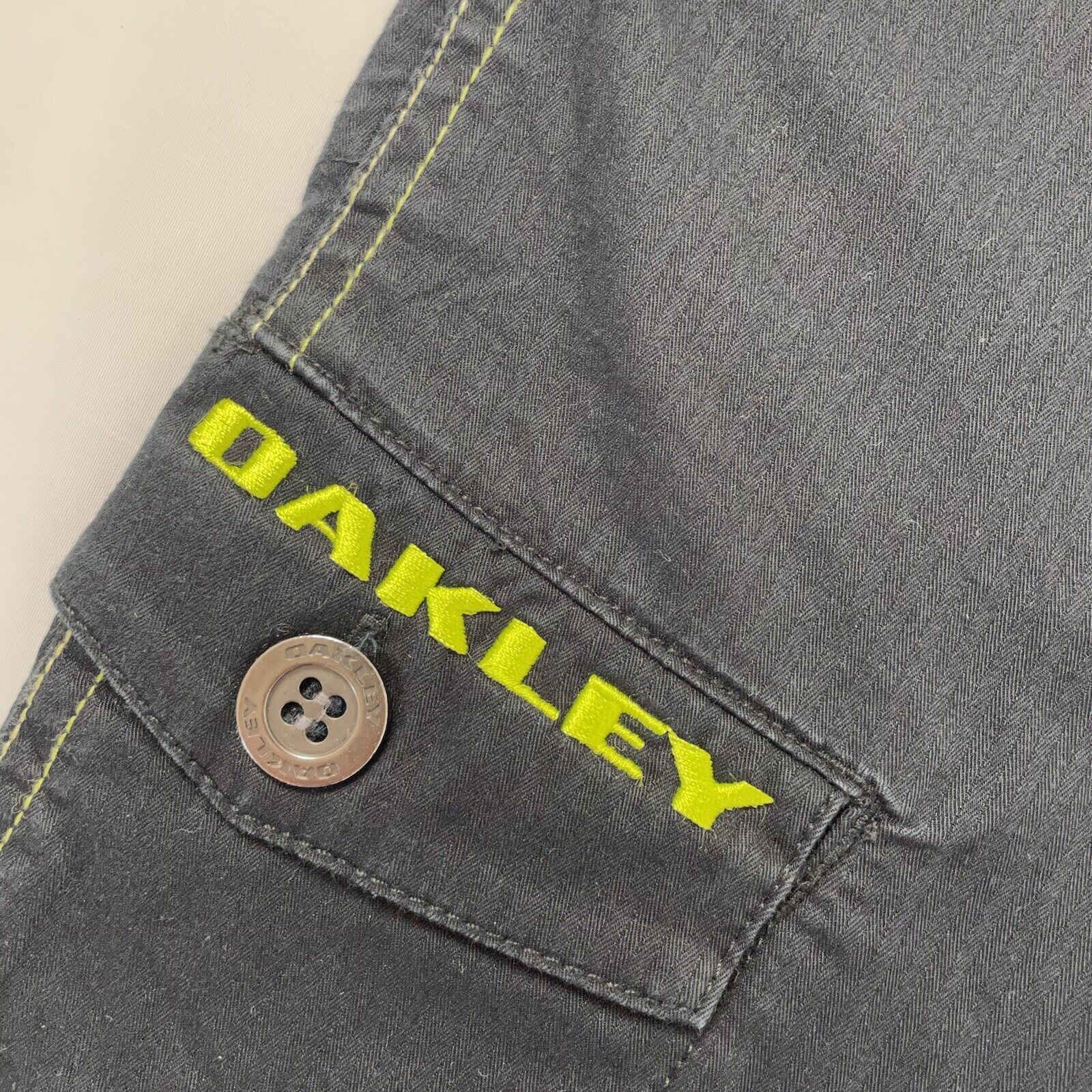 Oakley Vintage OAKLEY Shorts Cargo Y2K Black W32 Size US 32 / EU 48 - 3 Thumbnail