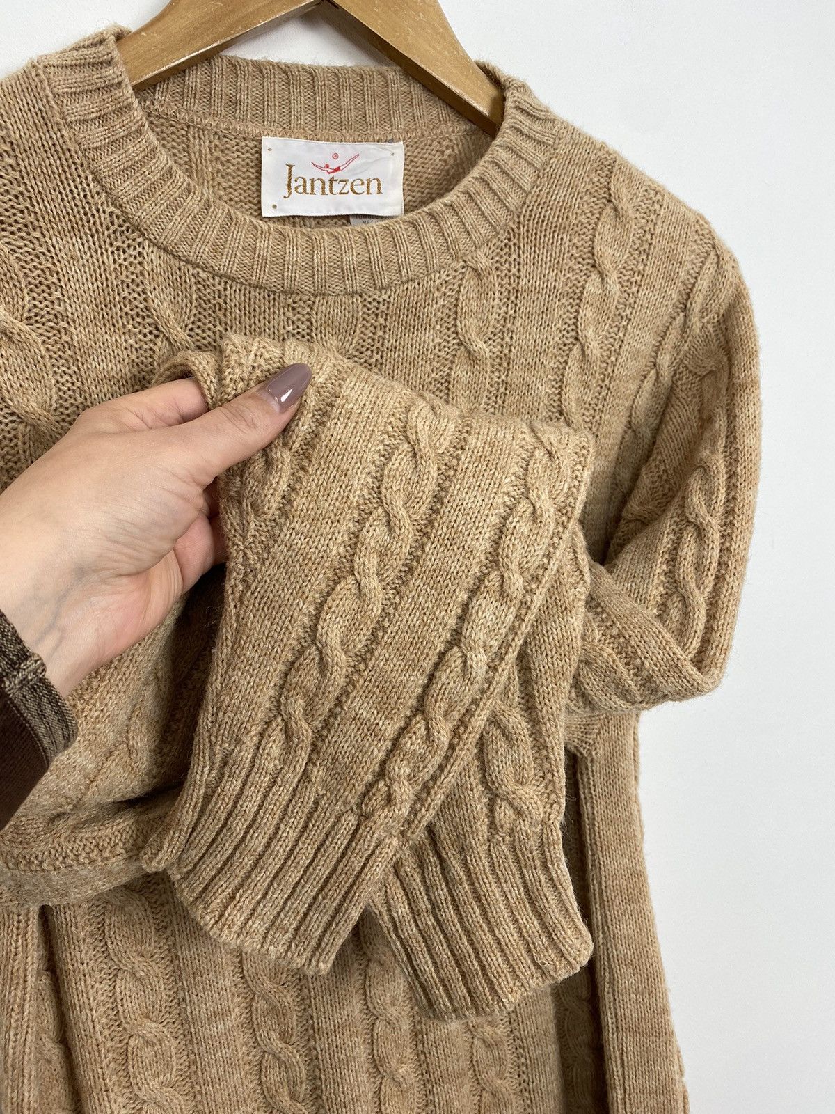 Jantzen Jantzen Cable Knit Round Neck Jumper Sweater Size M Beige Size US M / EU 48-50 / 2 - 5 Thumbnail