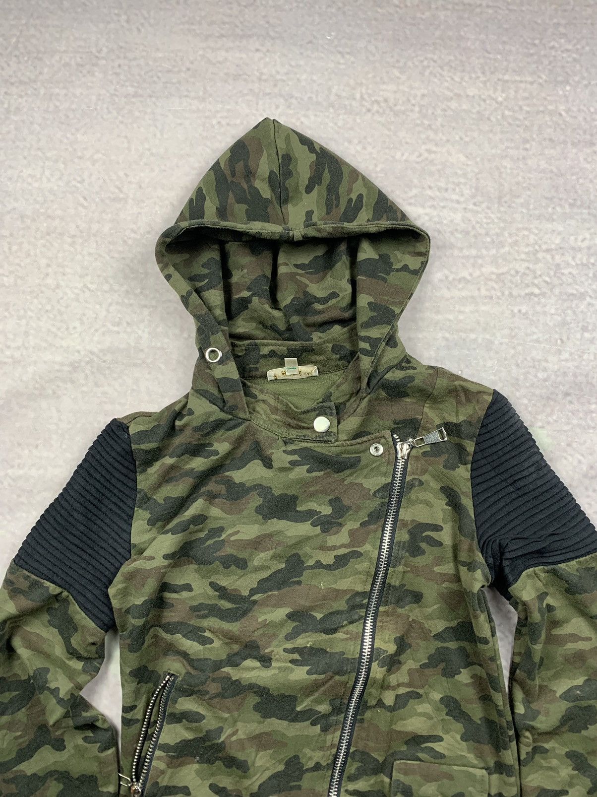 If Six Was Nine × Le Grande Bleu (L.G.B.) Vintage Asymmetrical LGB If Six Was Nine Camo Hoodie Size US S / EU 44-46 / 1 - 4 Thumbnail
