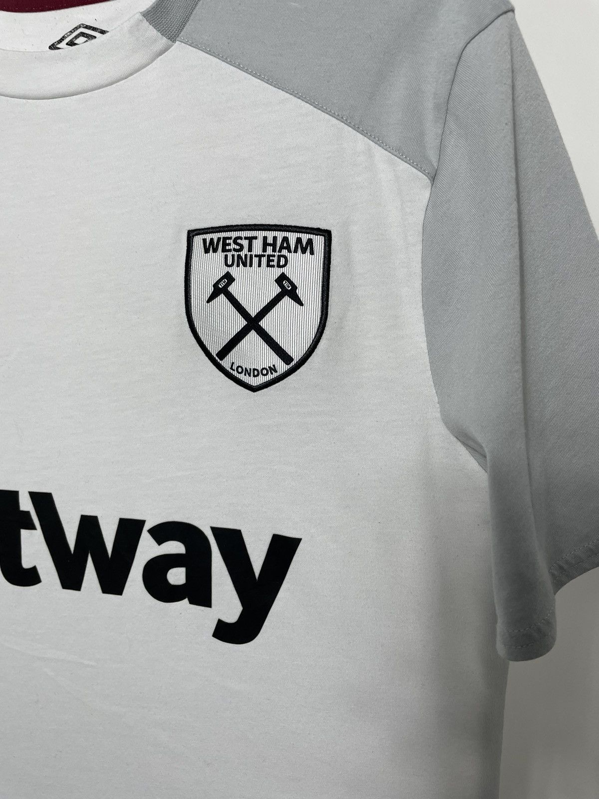 Vintage WEST HAM UNITED 19 AWAY FOOTBALL SHIRT SOCCER JERSEY UMBRO Size US M / EU 48-50 / 2 - 4 Thumbnail