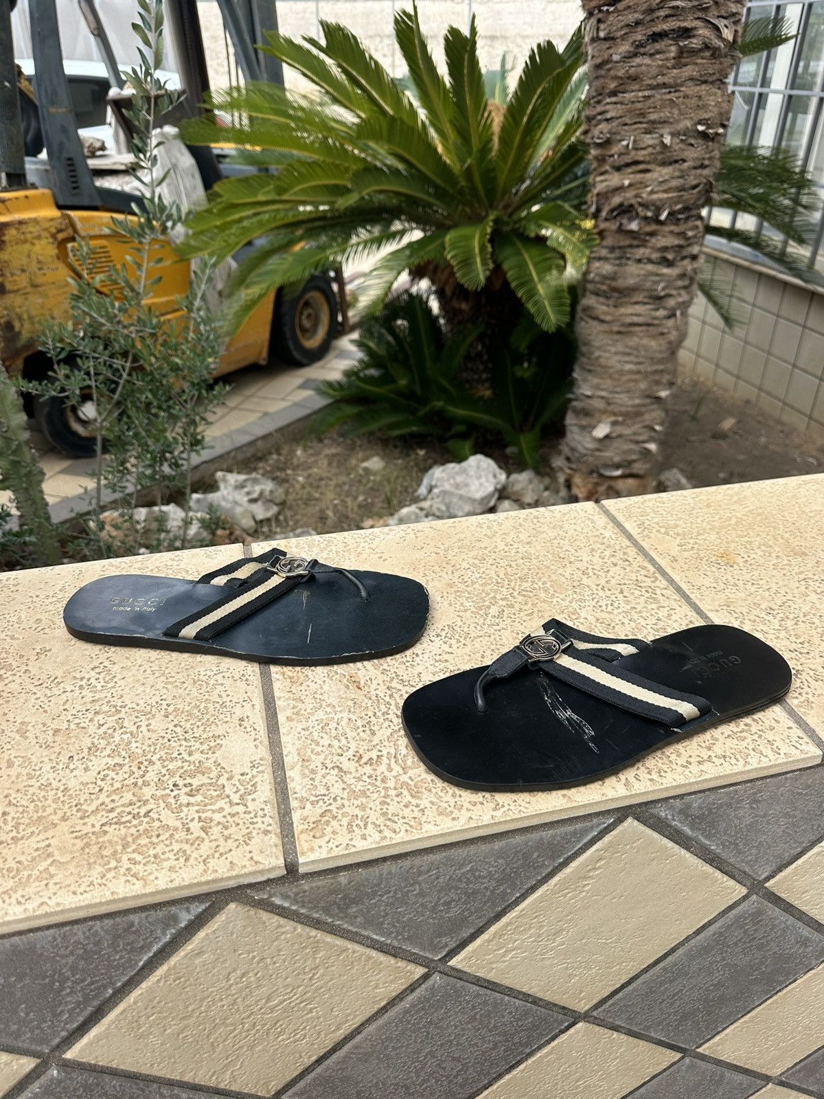 Gucci Gucci Black Sandals Shoes 40 size Size US 7 / EU 40 - 1 Thumbnail