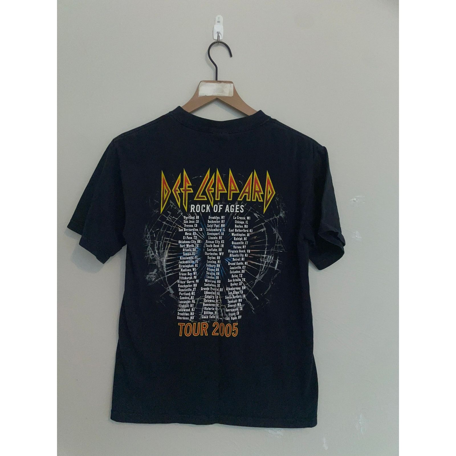 Anvil Def Leppard Shirt Rock Of Ages Tour Concert Rock Tee 2005 S Size US S / EU 44-46 / 1 - 7 Thumbnail